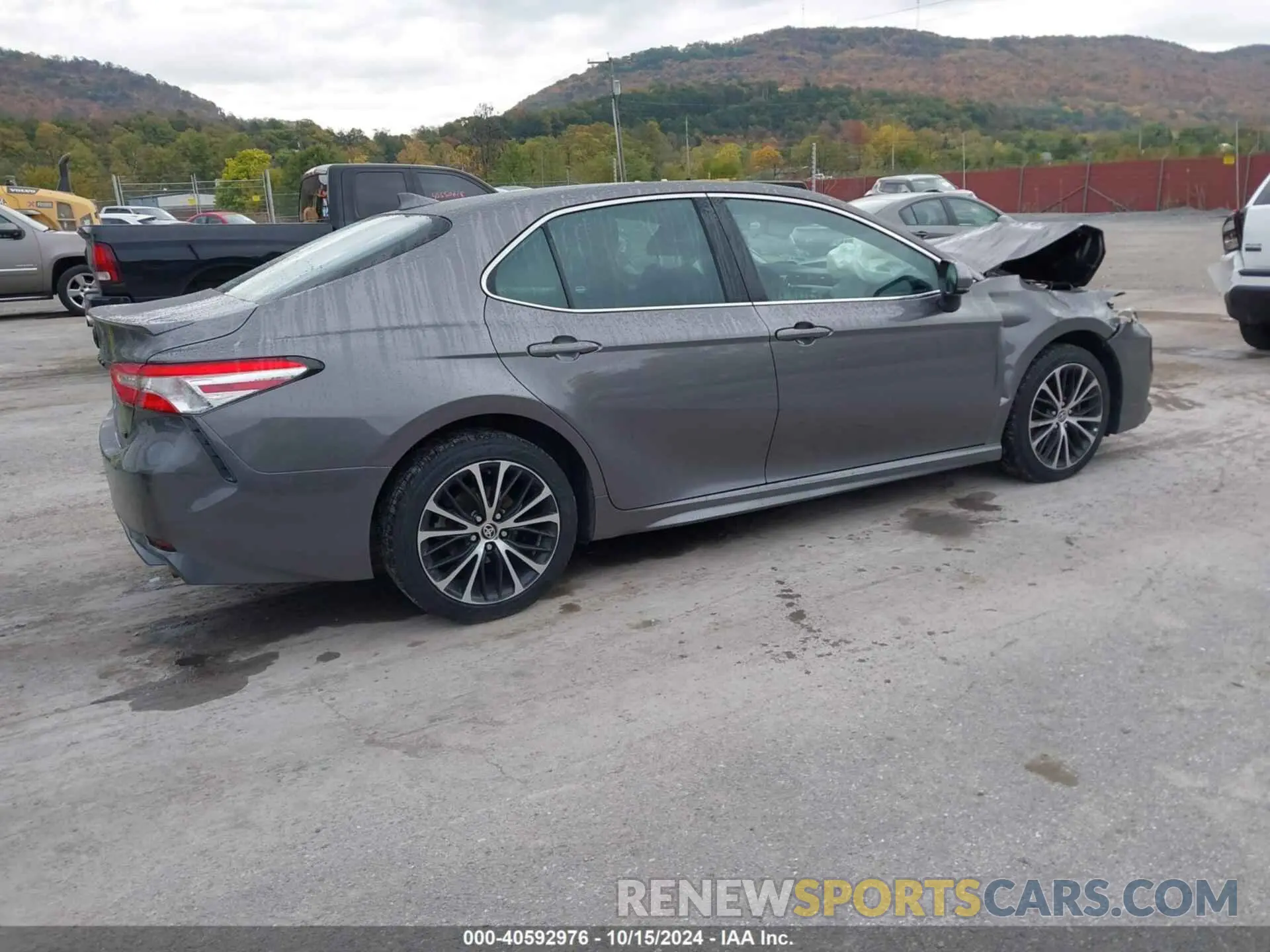 4 Photograph of a damaged car 4T1G11AK5LU505252 TOYOTA CAMRY 2020