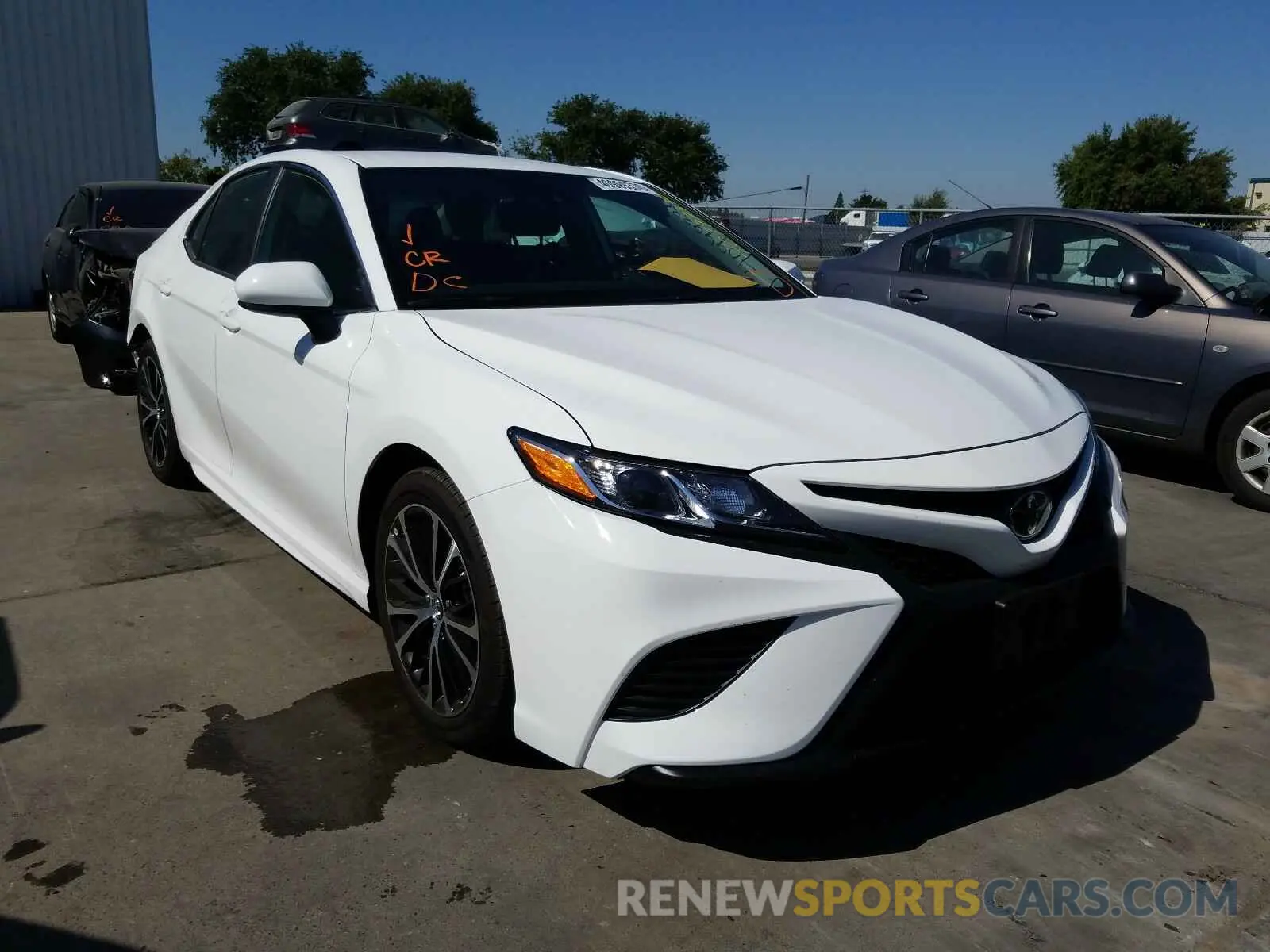 1 Photograph of a damaged car 4T1G11AK5LU871731 TOYOTA CAMRY 2020
