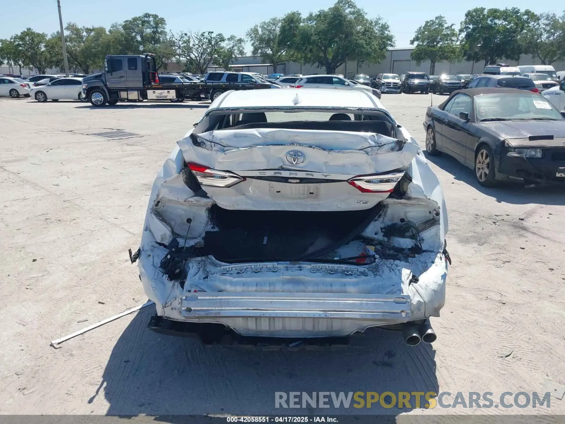 16 Photograph of a damaged car 4T1G11AK5LU872796 TOYOTA CAMRY 2020