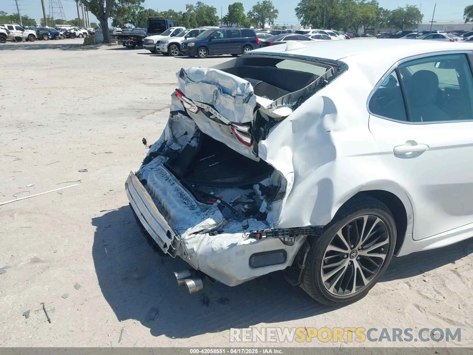 17 Photograph of a damaged car 4T1G11AK5LU872796 TOYOTA CAMRY 2020