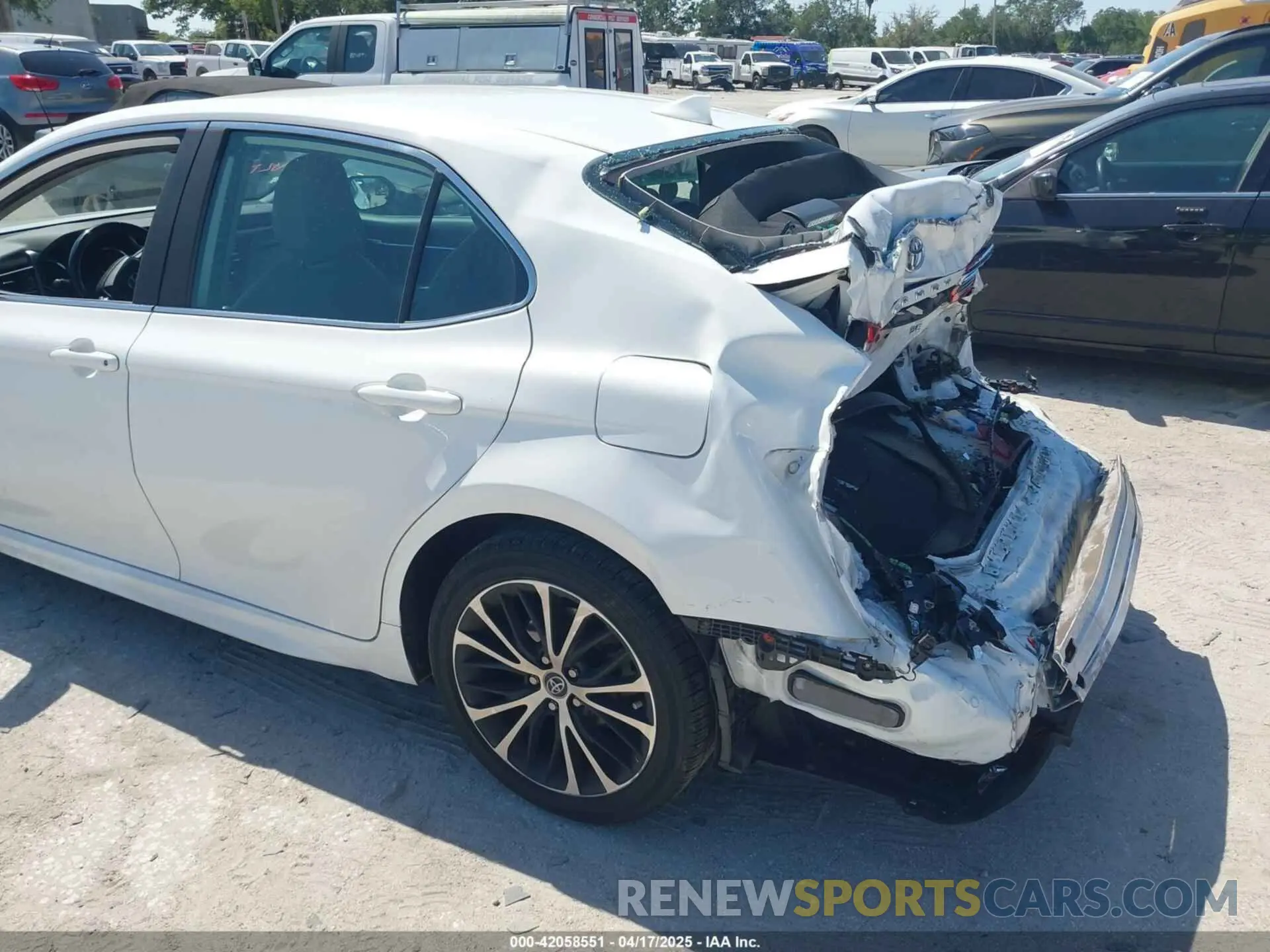 19 Photograph of a damaged car 4T1G11AK5LU872796 TOYOTA CAMRY 2020