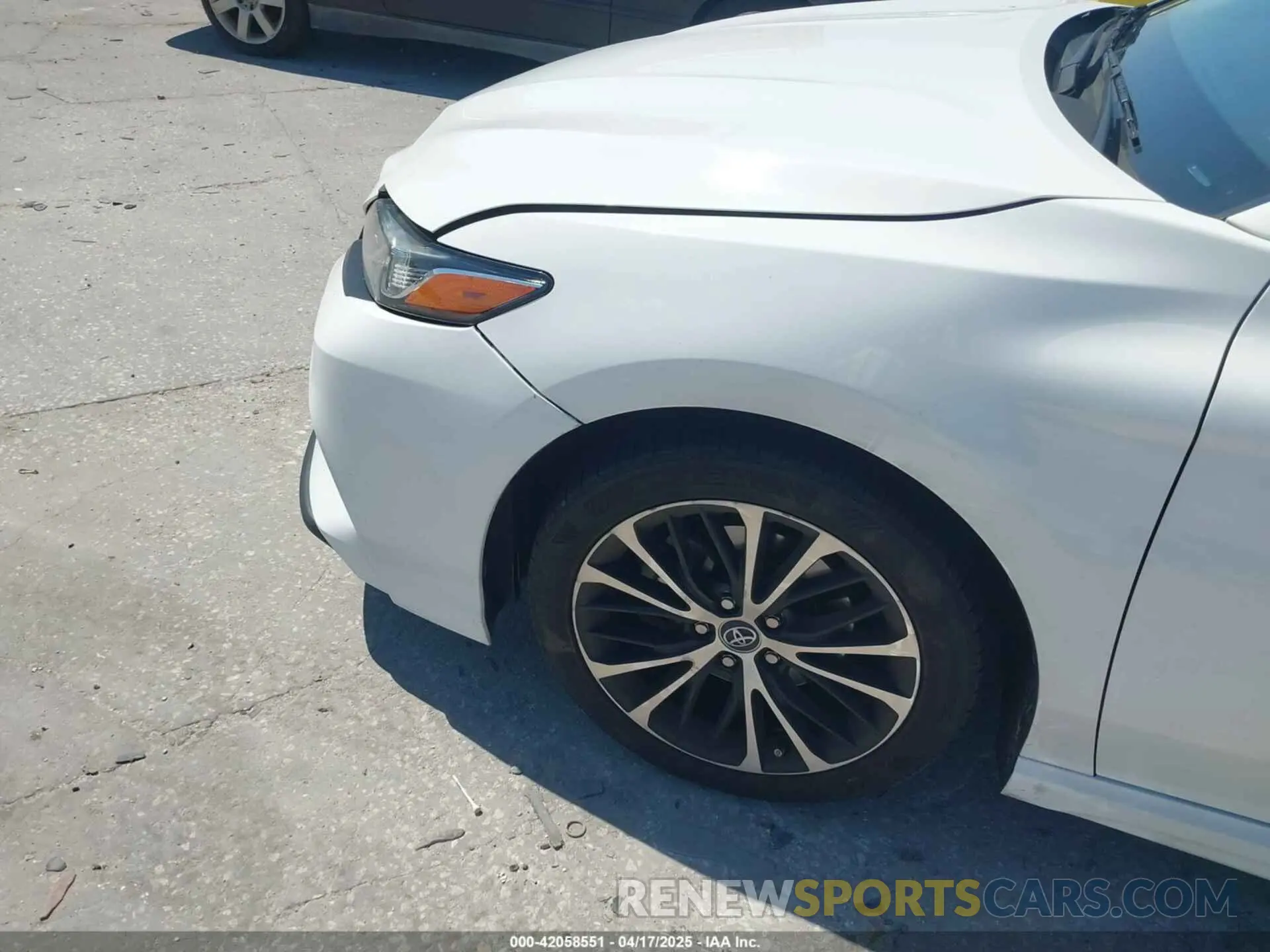 20 Photograph of a damaged car 4T1G11AK5LU872796 TOYOTA CAMRY 2020