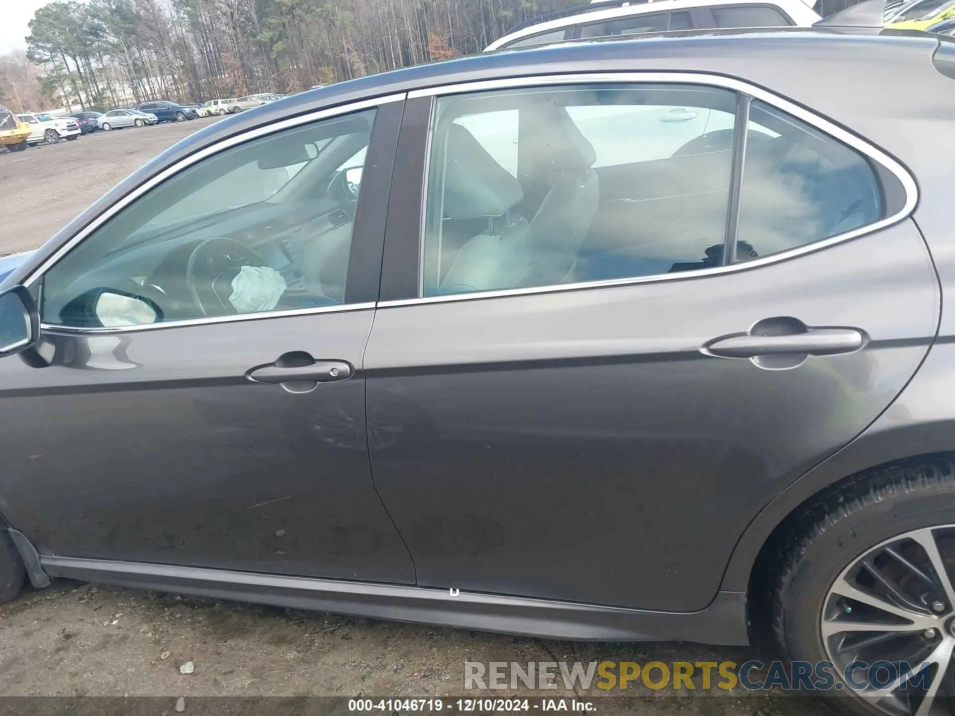 14 Photograph of a damaged car 4T1G11AK5LU891803 TOYOTA CAMRY 2020