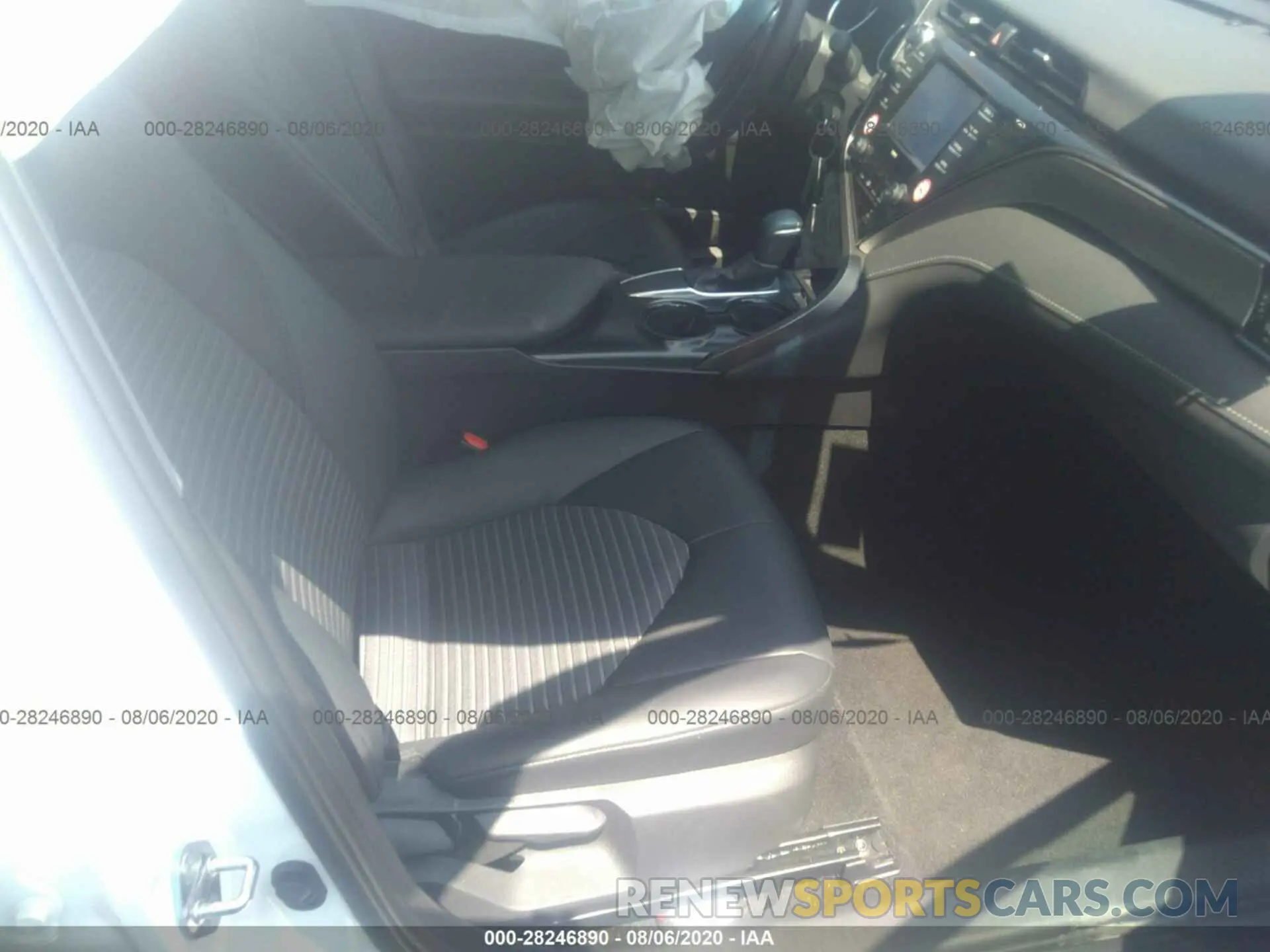 5 Photograph of a damaged car 4T1G11AK5LU925397 TOYOTA CAMRY 2020
