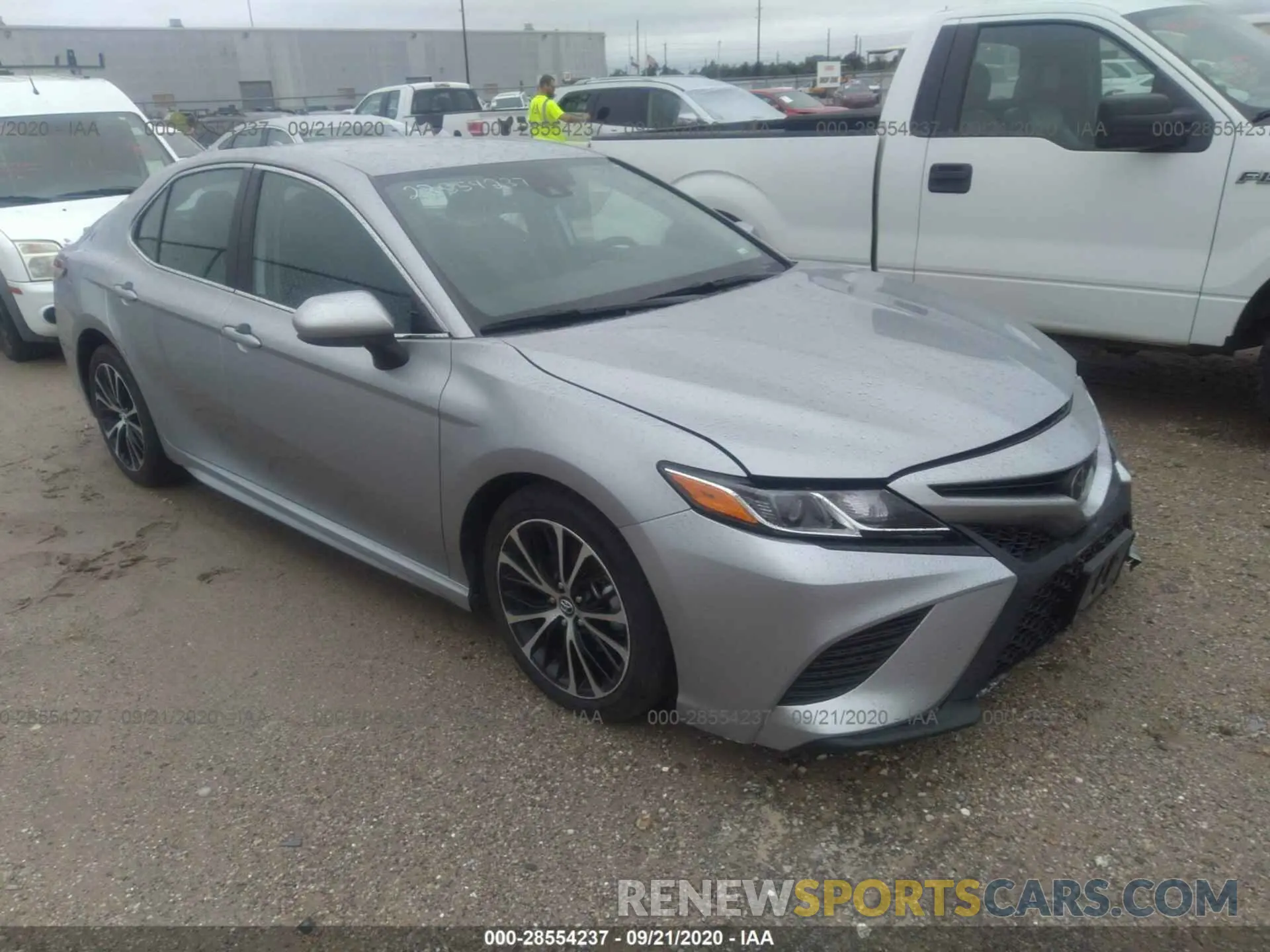 1 Photograph of a damaged car 4T1G11AK5LU929126 TOYOTA CAMRY 2020