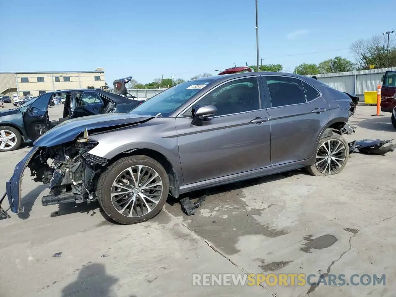 1 Photograph of a damaged car 4T1G11AK5LU932592 TOYOTA CAMRY 2020