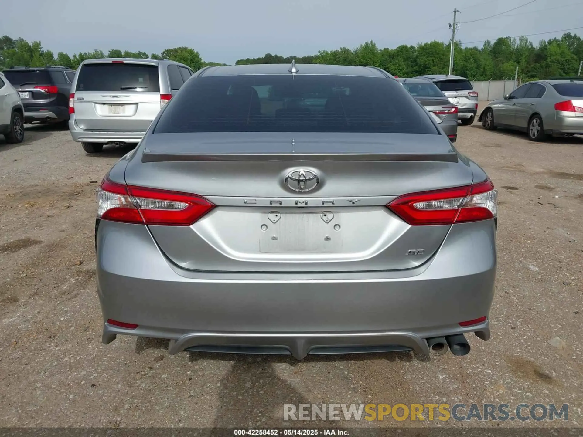 16 Photograph of a damaged car 4T1G11AK5LU935413 TOYOTA CAMRY 2020