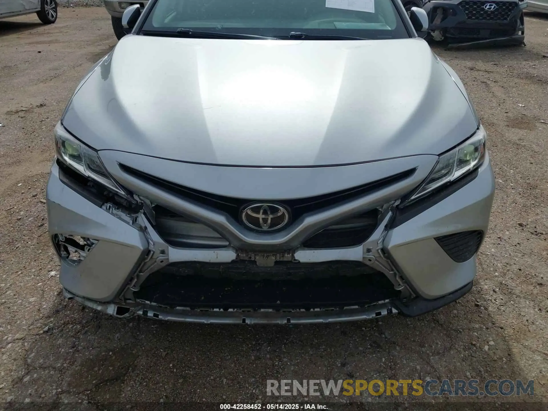 17 Photograph of a damaged car 4T1G11AK5LU935413 TOYOTA CAMRY 2020