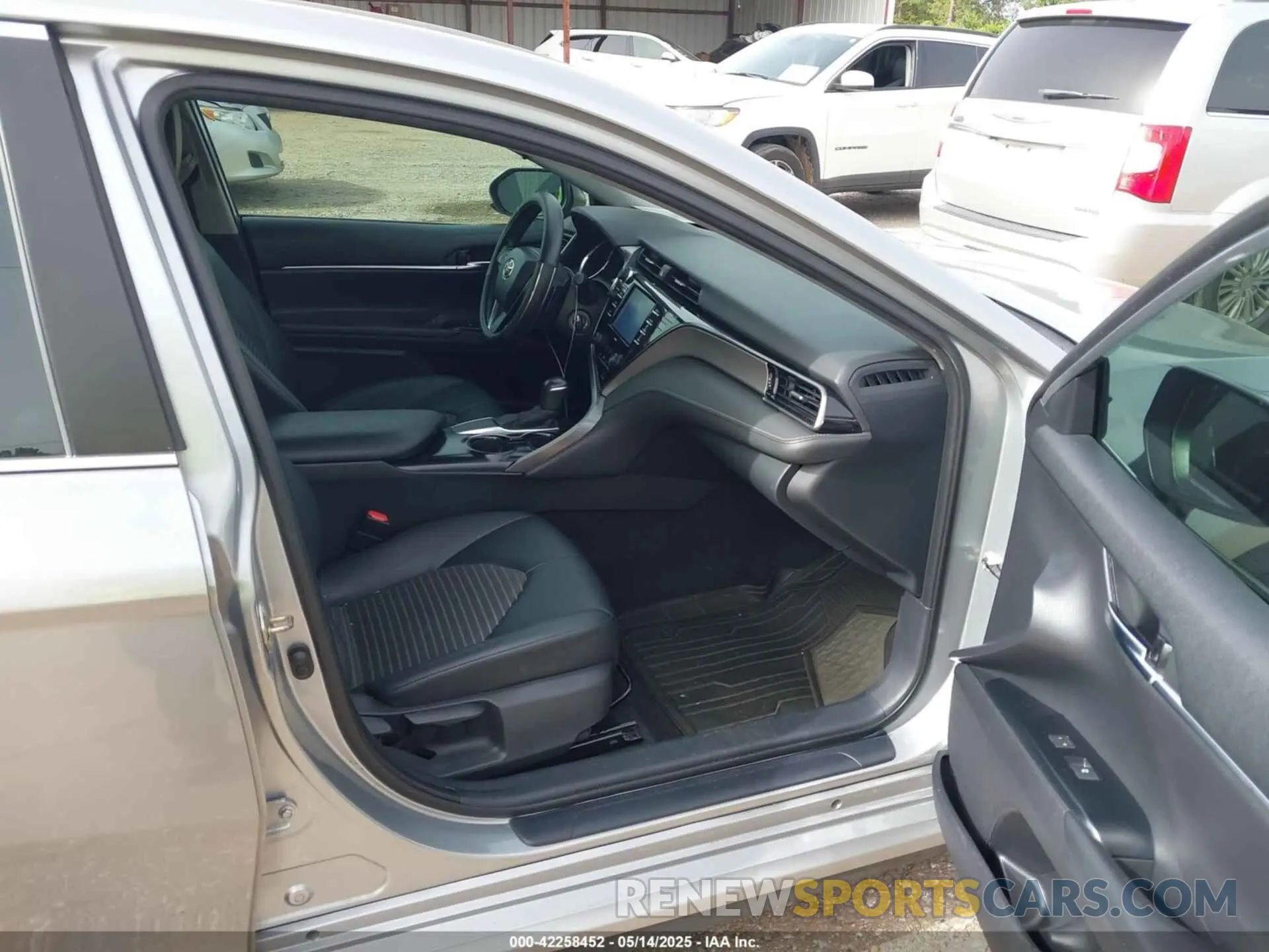 5 Photograph of a damaged car 4T1G11AK5LU935413 TOYOTA CAMRY 2020