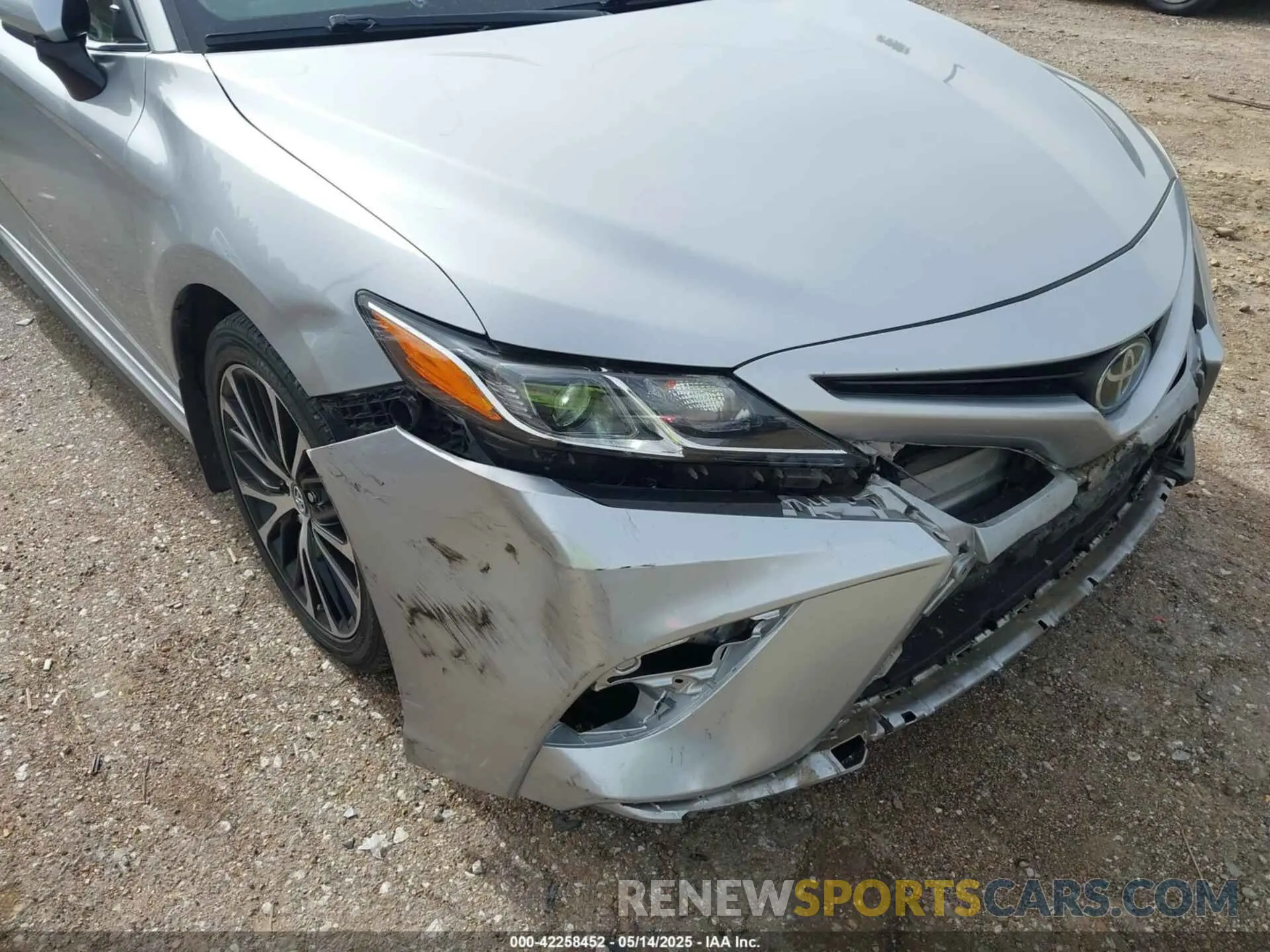 6 Photograph of a damaged car 4T1G11AK5LU935413 TOYOTA CAMRY 2020