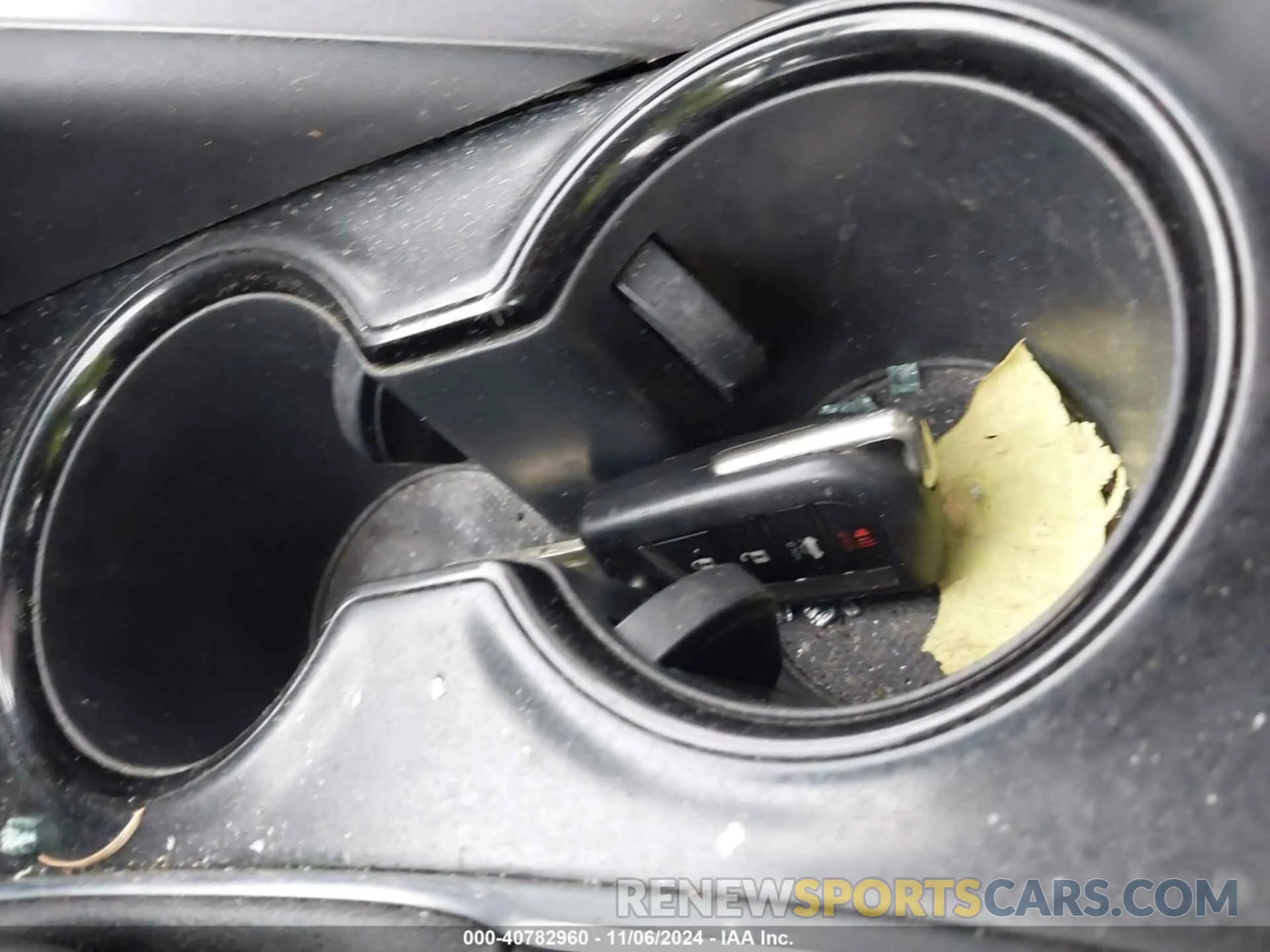 11 Photograph of a damaged car 4T1G11AK5LU941633 TOYOTA CAMRY 2020