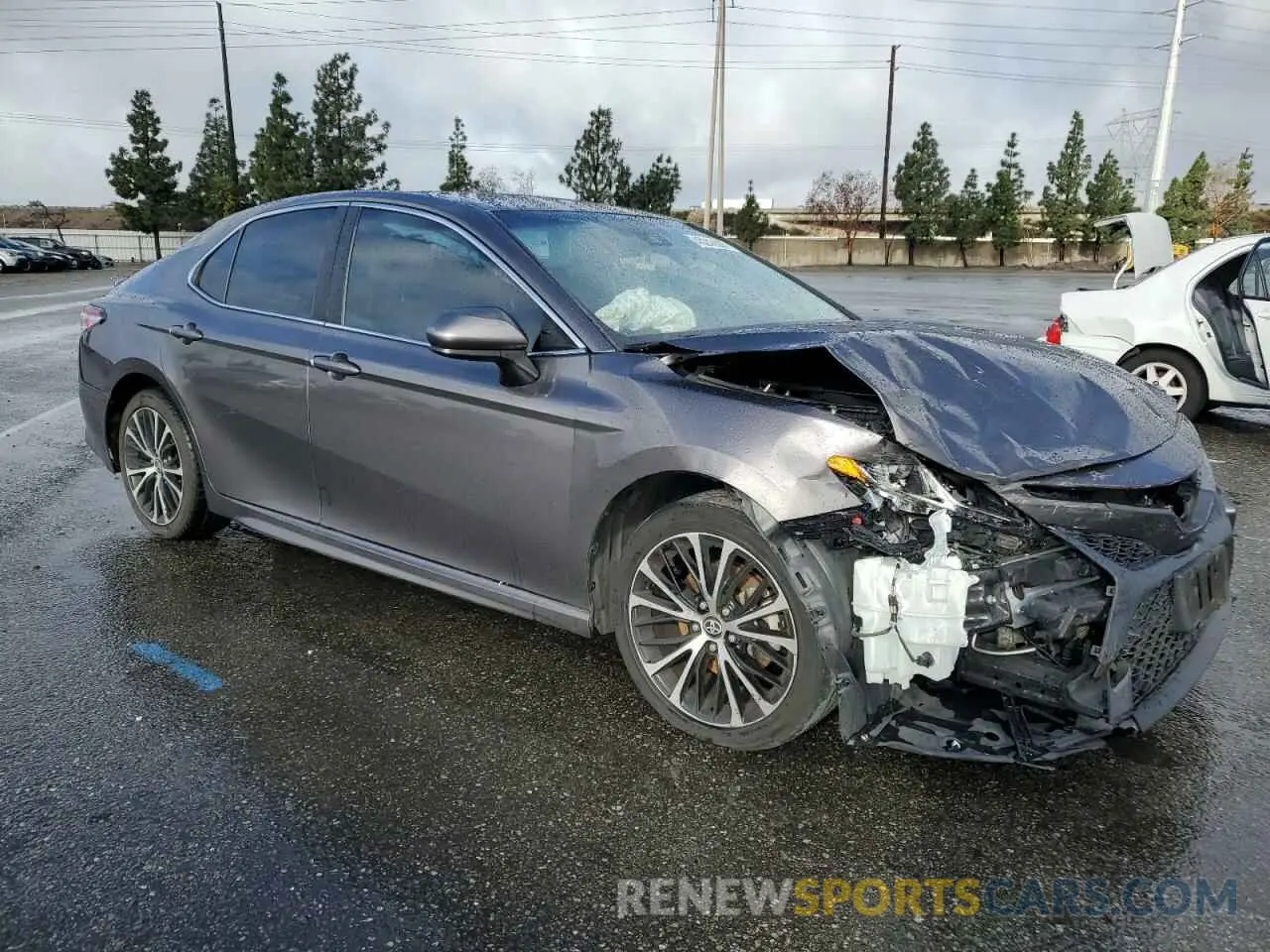 4 Photograph of a damaged car 4T1G11AK5LU946007 TOYOTA CAMRY 2020