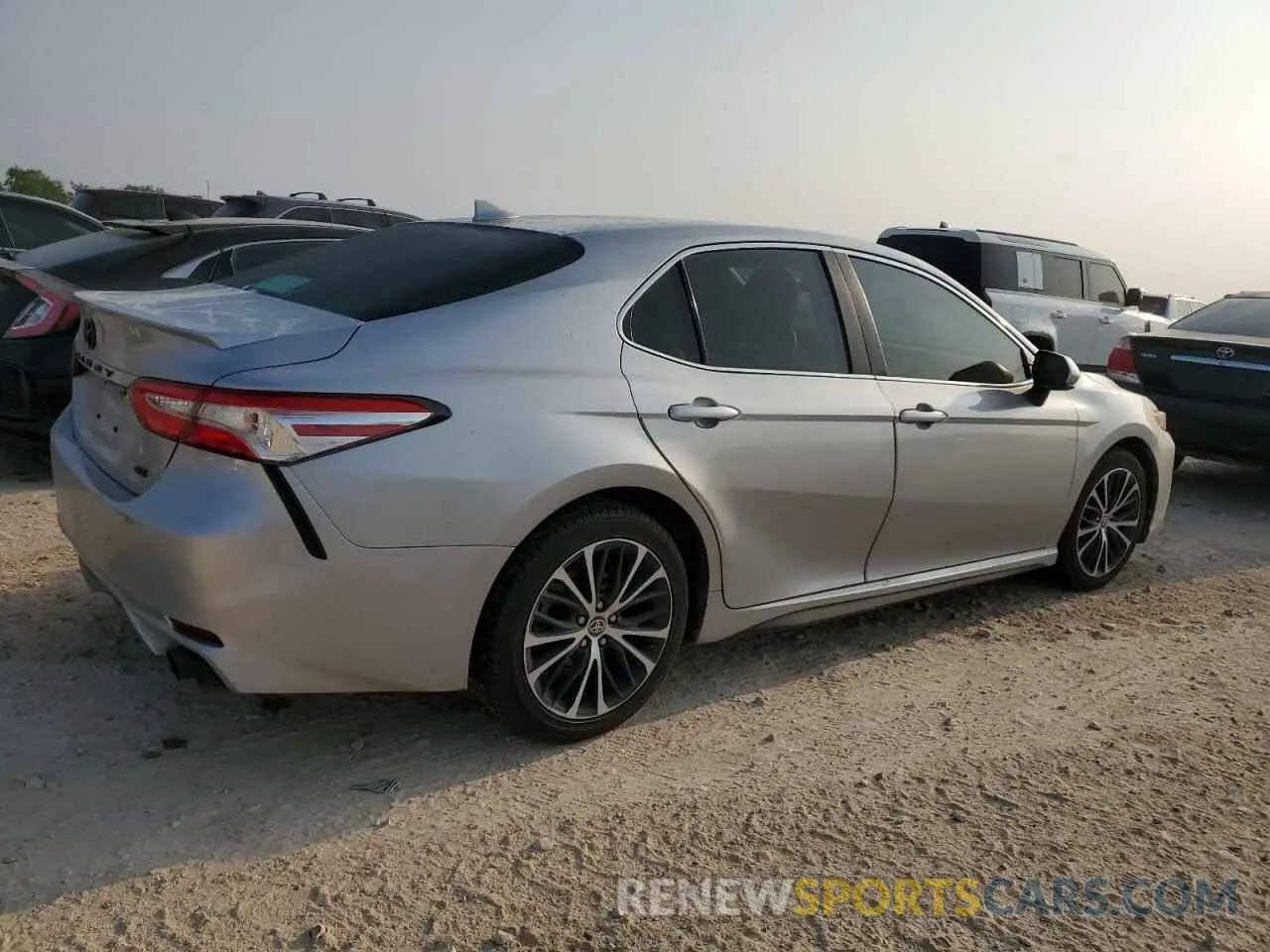 3 Фотография поврежденного автомобиля 4T1G11AK5LU968007 TOYOTA CAMRY 2020