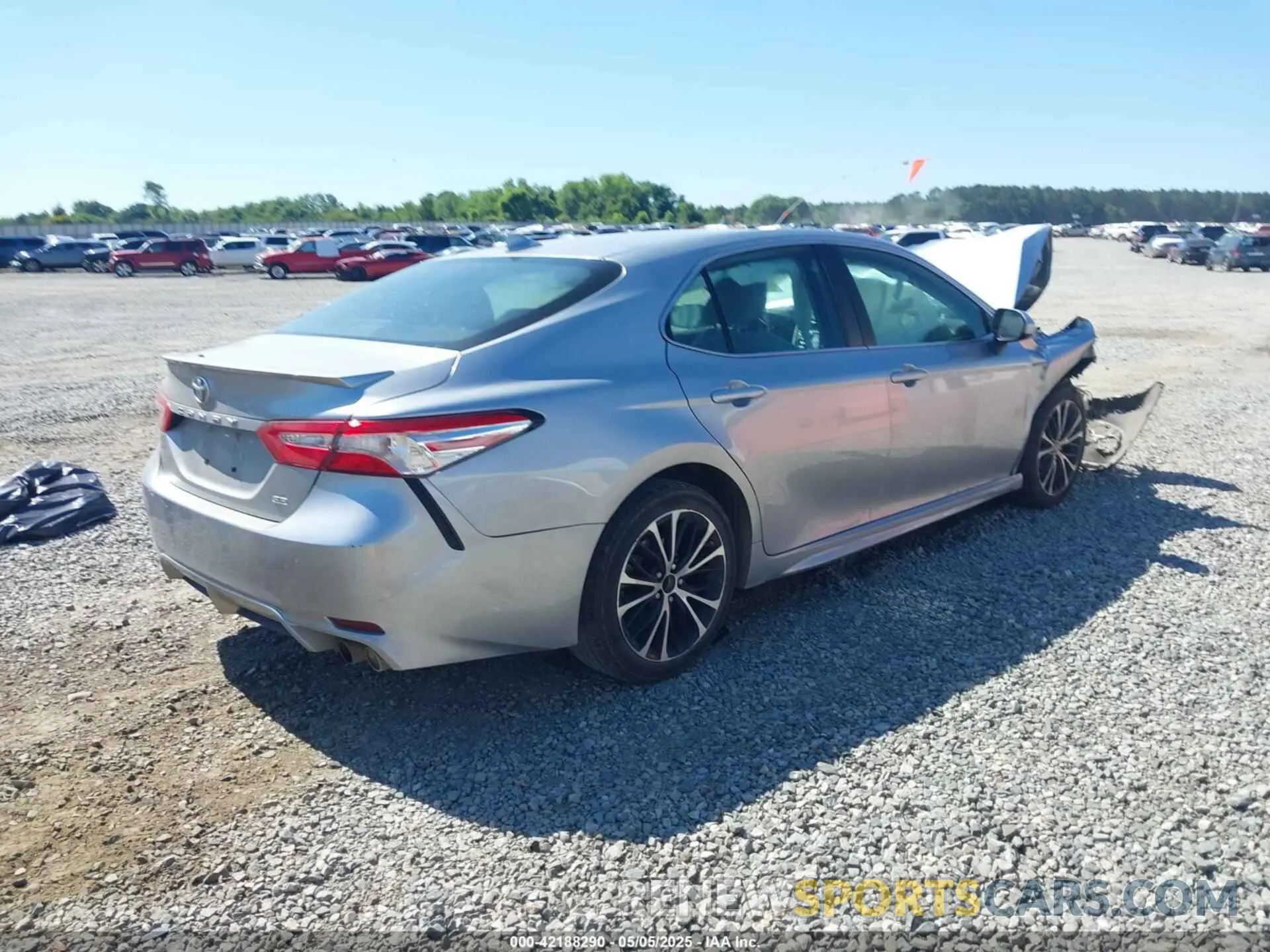 4 Photograph of a damaged car 4T1G11AK5LU983431 TOYOTA CAMRY 2020