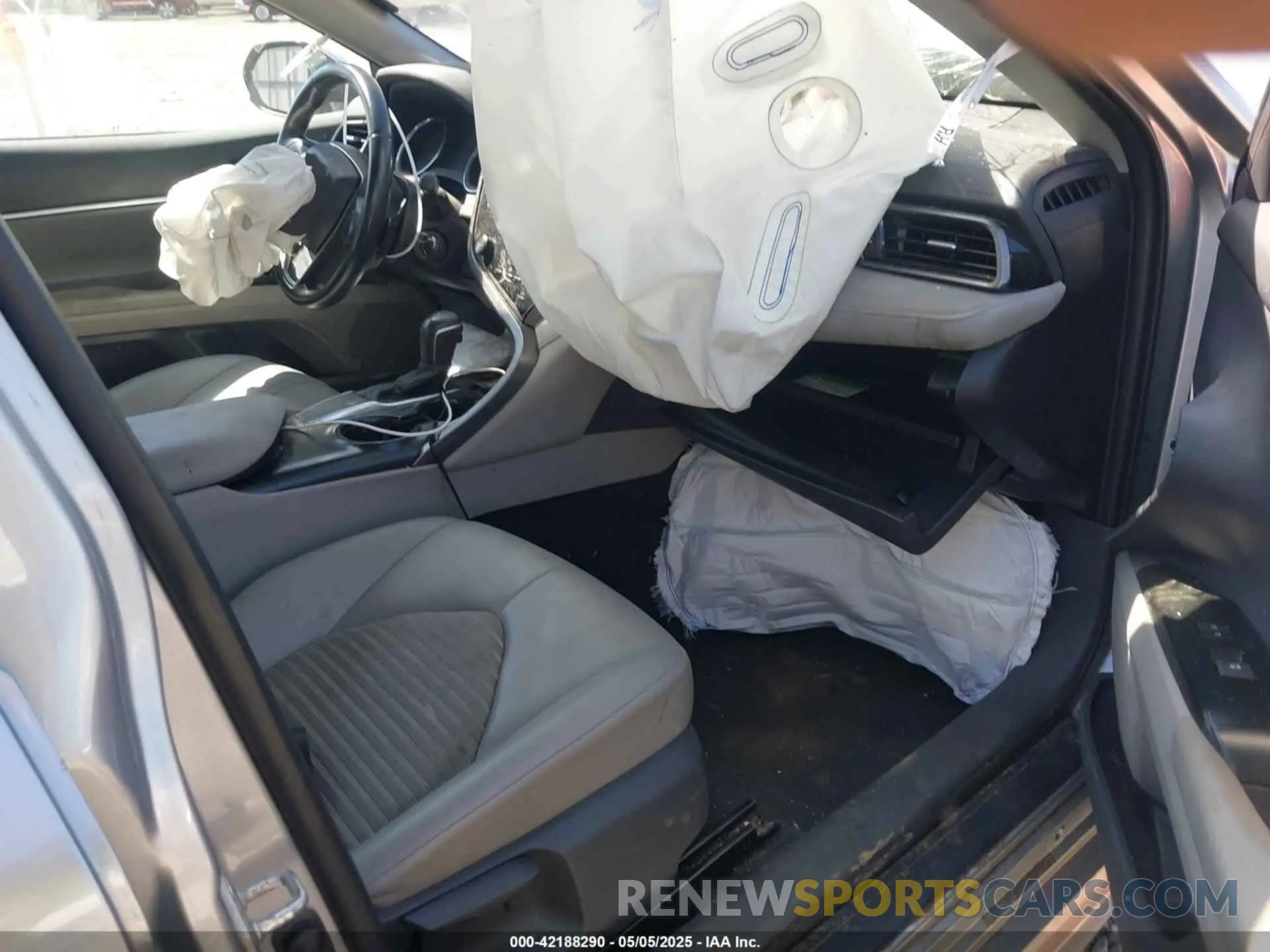 5 Photograph of a damaged car 4T1G11AK5LU983431 TOYOTA CAMRY 2020