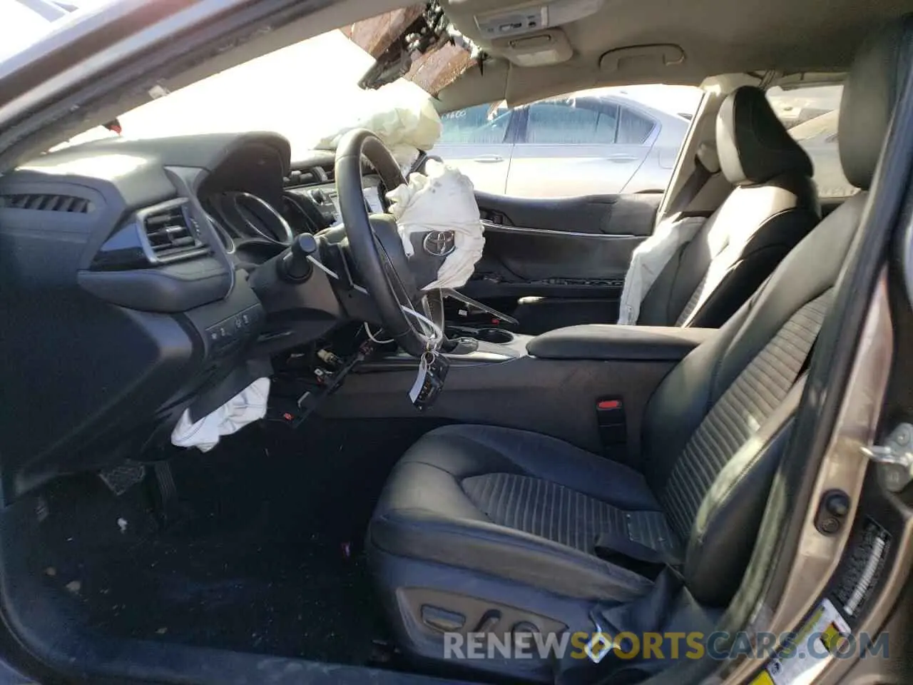 5 Photograph of a damaged car 4T1G11AK5LU991397 TOYOTA CAMRY 2020
