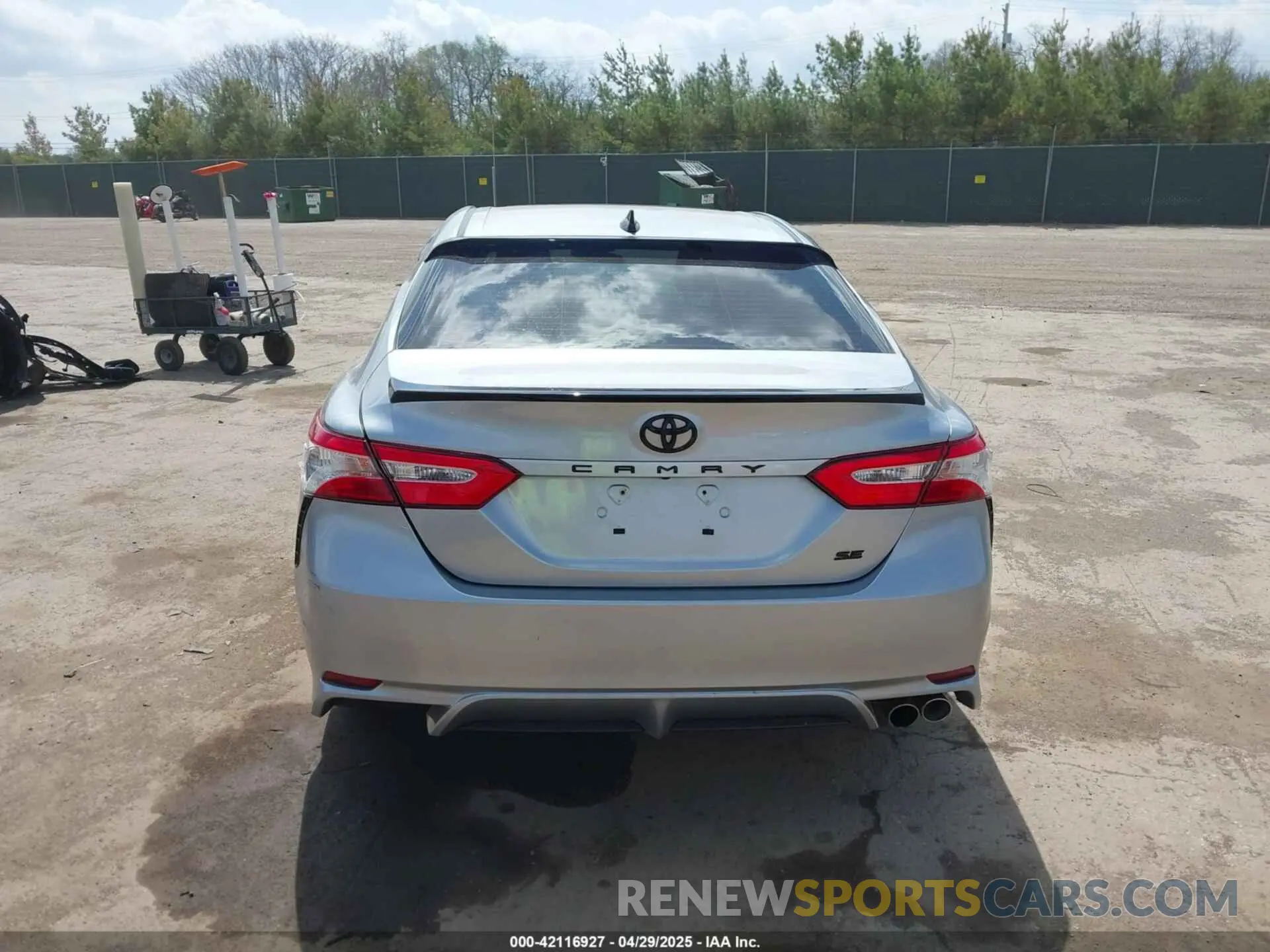 16 Photograph of a damaged car 4T1G11AK6LU310454 TOYOTA CAMRY 2020