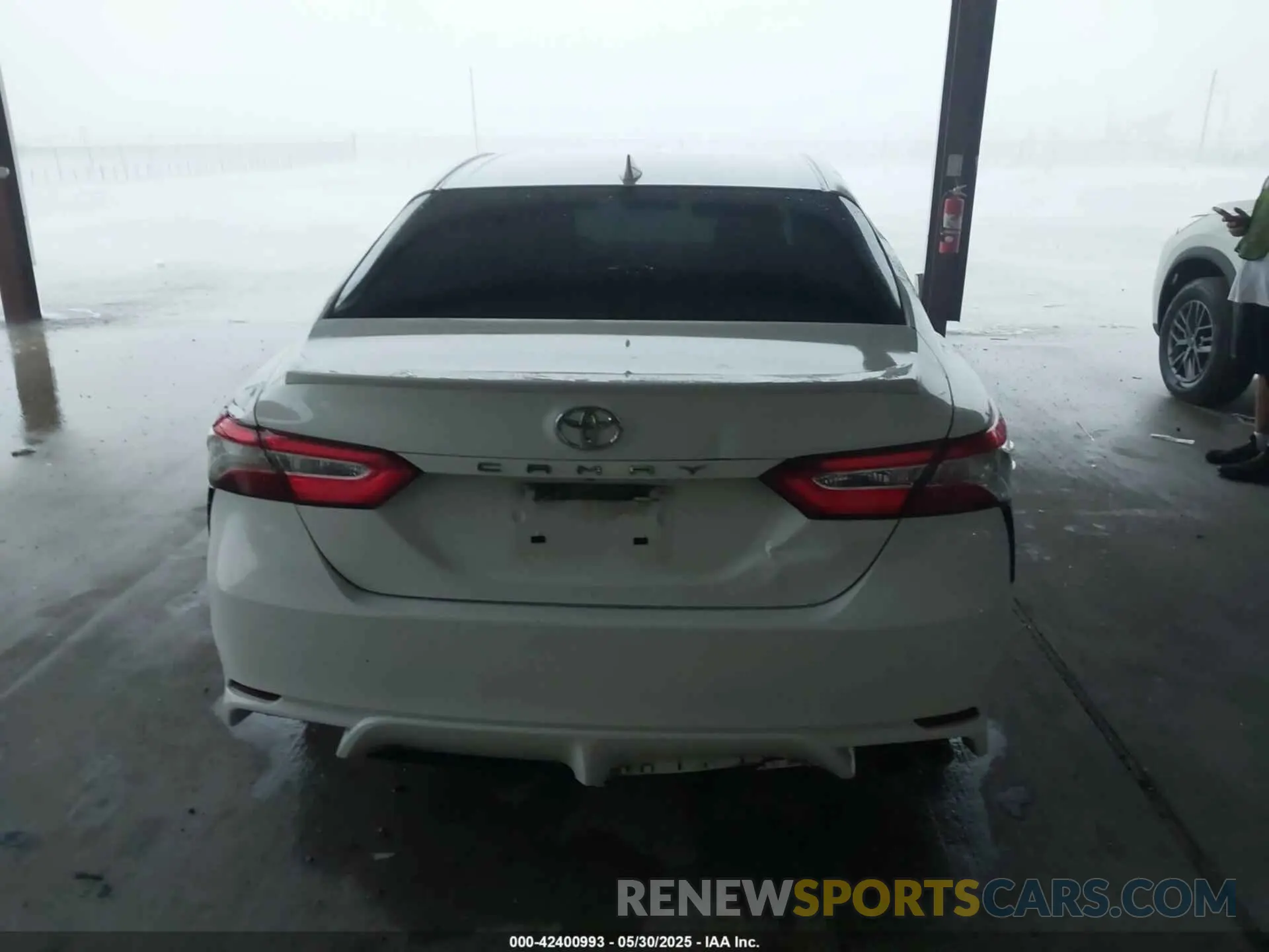 16 Photograph of a damaged car 4T1G11AK6LU310745 TOYOTA CAMRY 2020