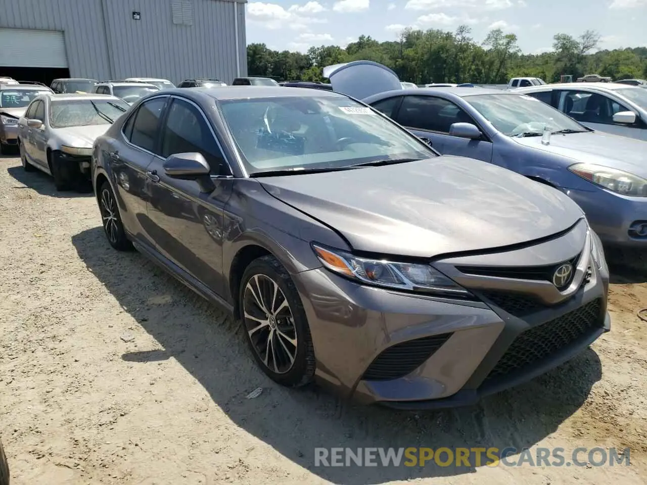 1 Photograph of a damaged car 4T1G11AK6LU322877 TOYOTA CAMRY 2020