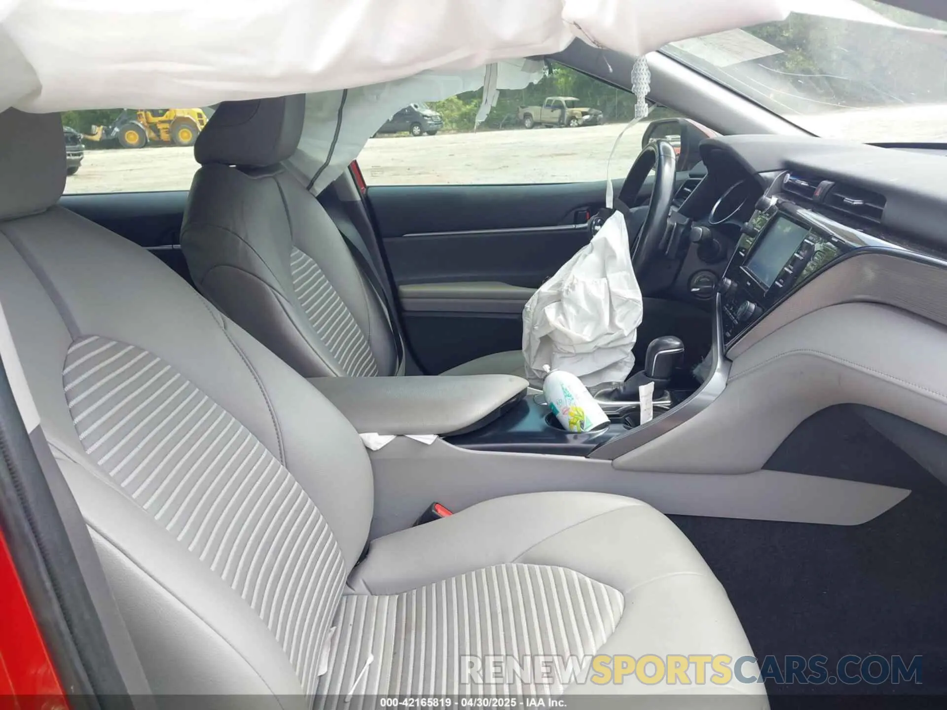 5 Photograph of a damaged car 4T1G11AK6LU323026 TOYOTA CAMRY 2020