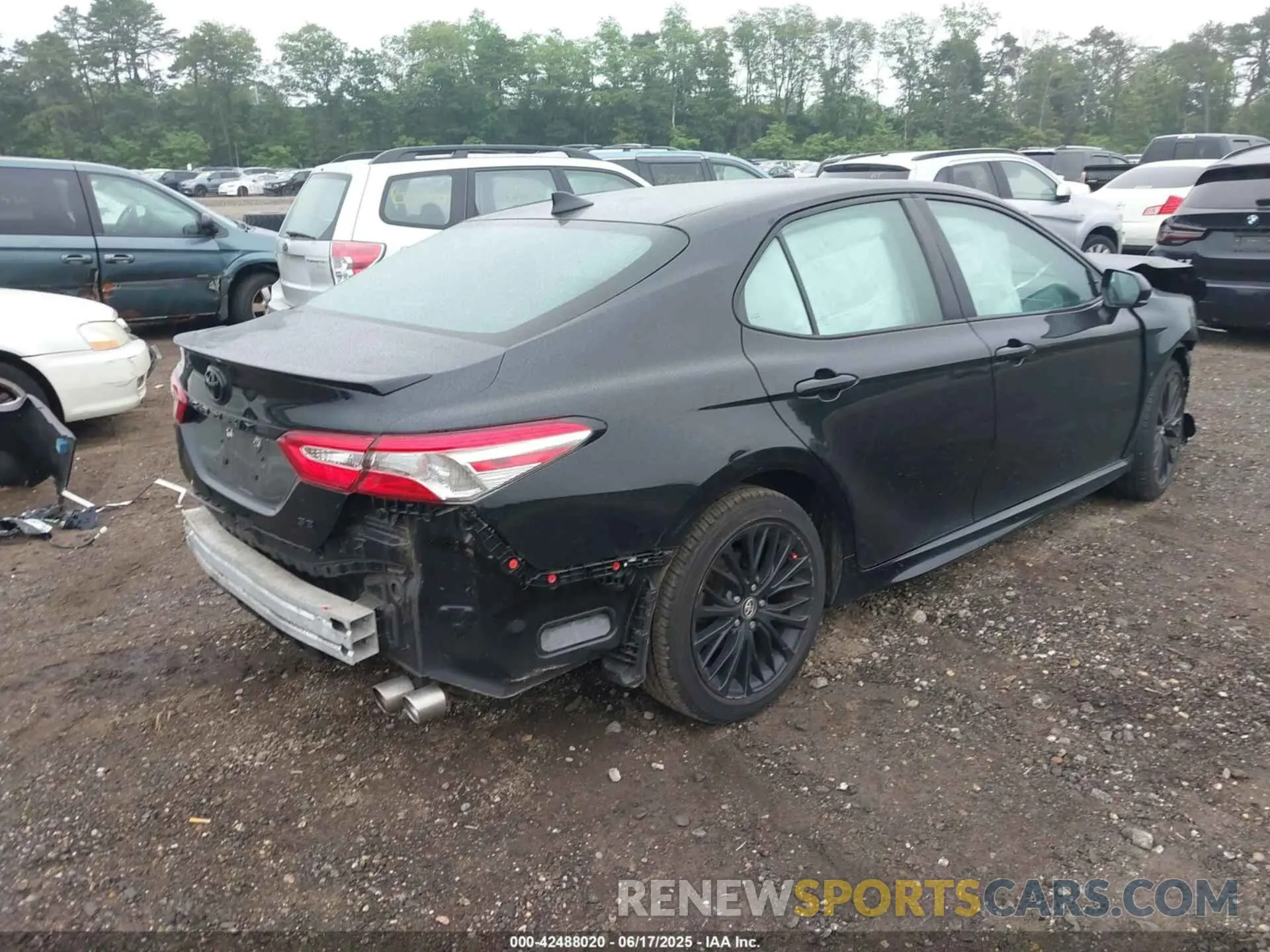 4 Photograph of a damaged car 4T1G11AK6LU324158 TOYOTA CAMRY 2020