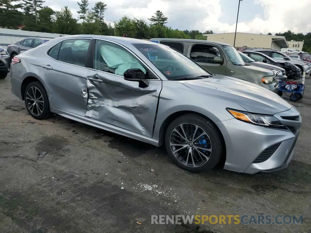 4 Photograph of a damaged car 4T1G11AK6LU332468 TOYOTA CAMRY 2020