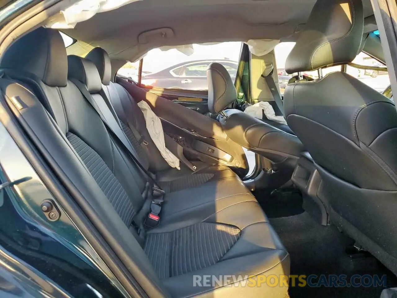 10 Photograph of a damaged car 4T1G11AK6LU332907 TOYOTA CAMRY 2020
