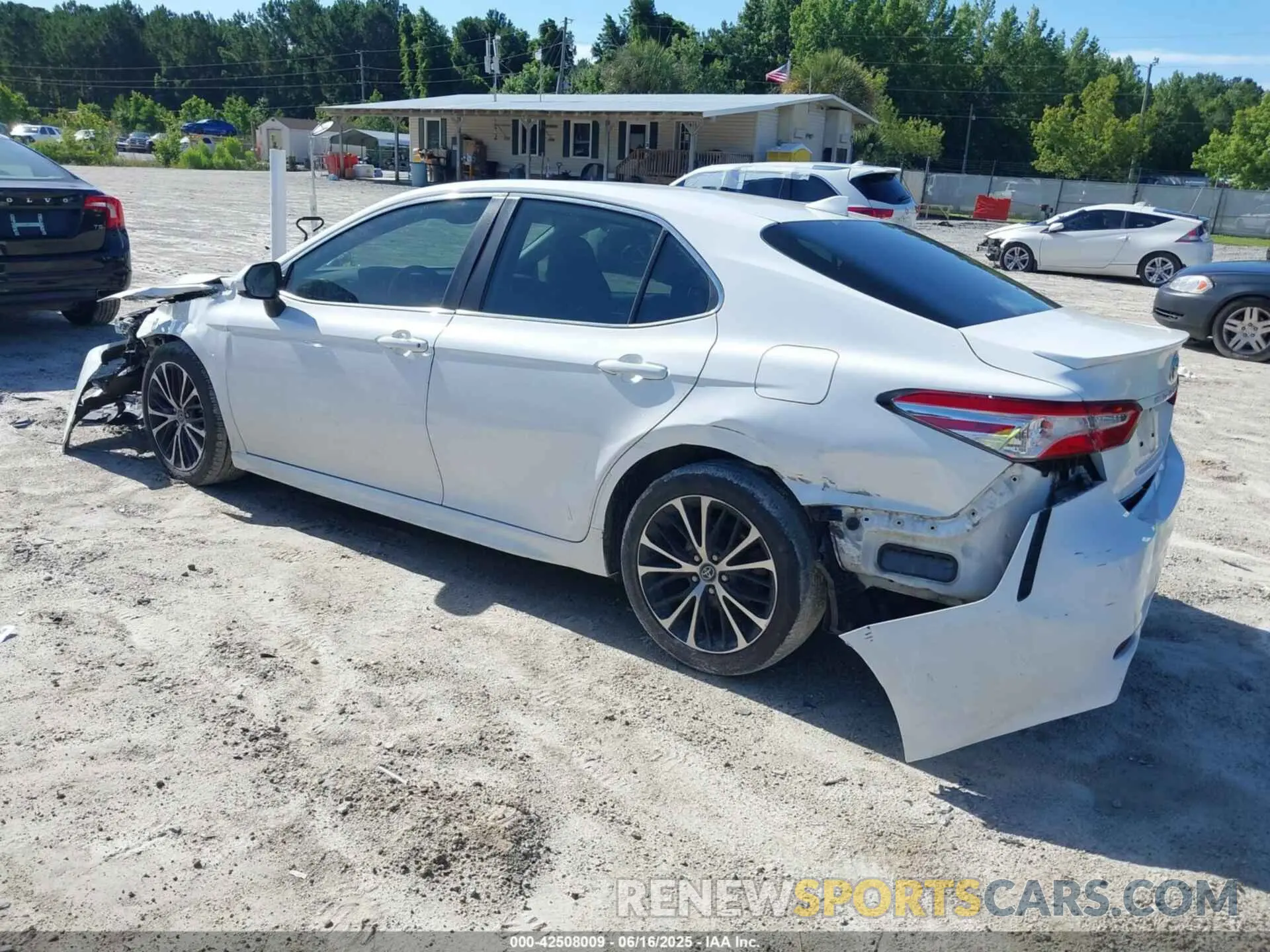 3 Фотография поврежденного автомобиля 4T1G11AK6LU334771 TOYOTA CAMRY 2020