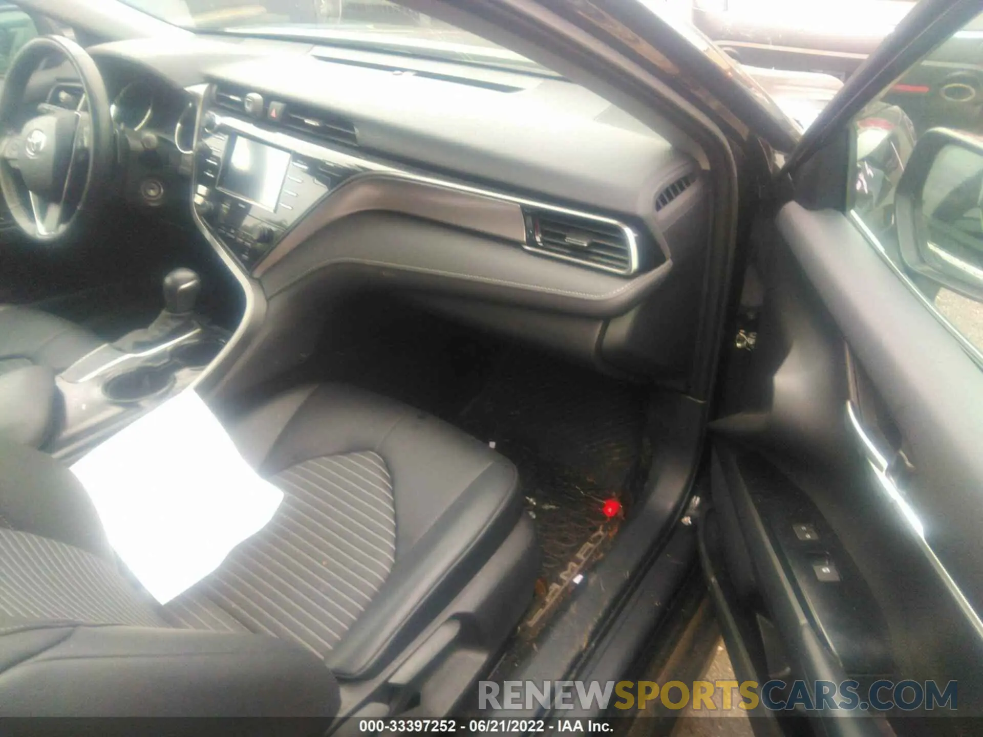 5 Photograph of a damaged car 4T1G11AK6LU336293 TOYOTA CAMRY 2020