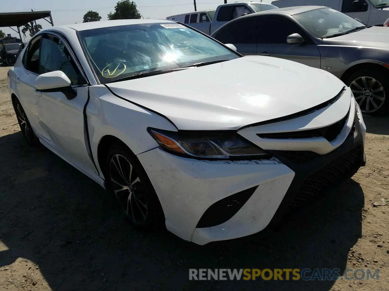1 Фотография поврежденного автомобиля 4T1G11AK6LU348220 TOYOTA CAMRY 2020