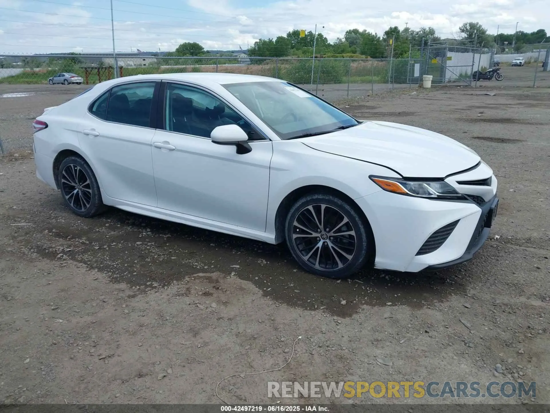 1 Photograph of a damaged car 4T1G11AK6LU358178 TOYOTA CAMRY 2020