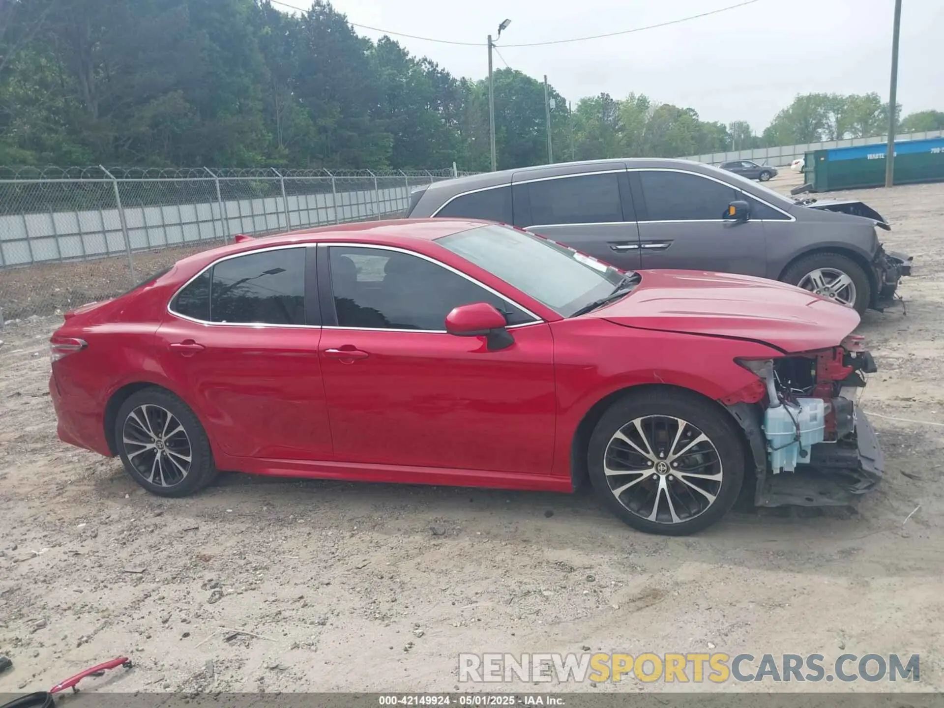 14 Photograph of a damaged car 4T1G11AK6LU370458 TOYOTA CAMRY 2020