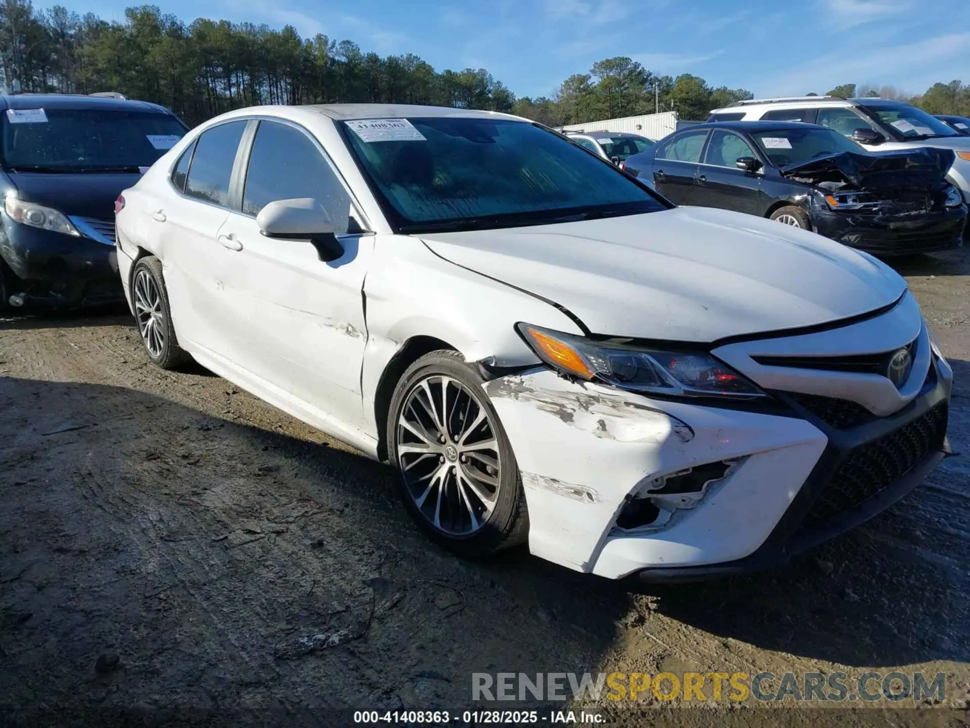 13 Photograph of a damaged car 4T1G11AK6LU504482 TOYOTA CAMRY 2020