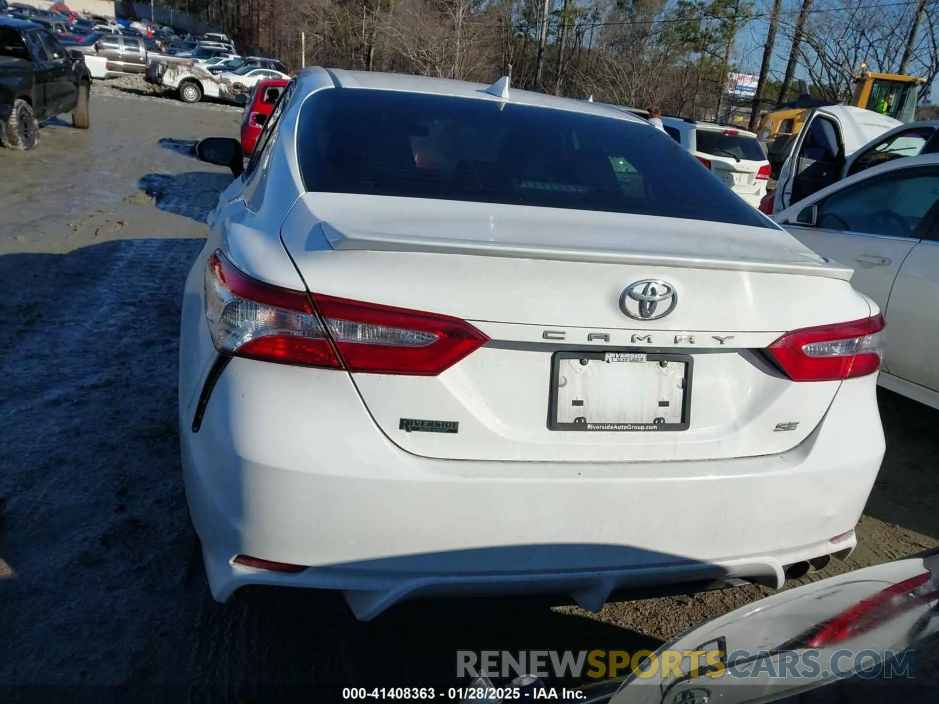 16 Photograph of a damaged car 4T1G11AK6LU504482 TOYOTA CAMRY 2020