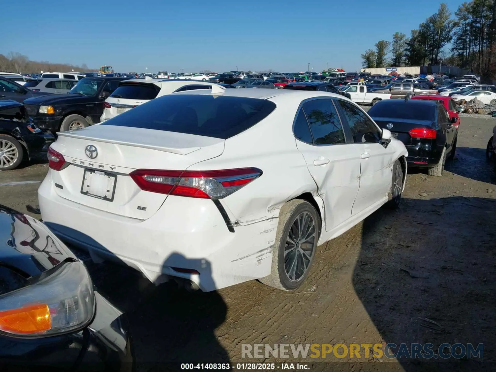 4 Photograph of a damaged car 4T1G11AK6LU504482 TOYOTA CAMRY 2020