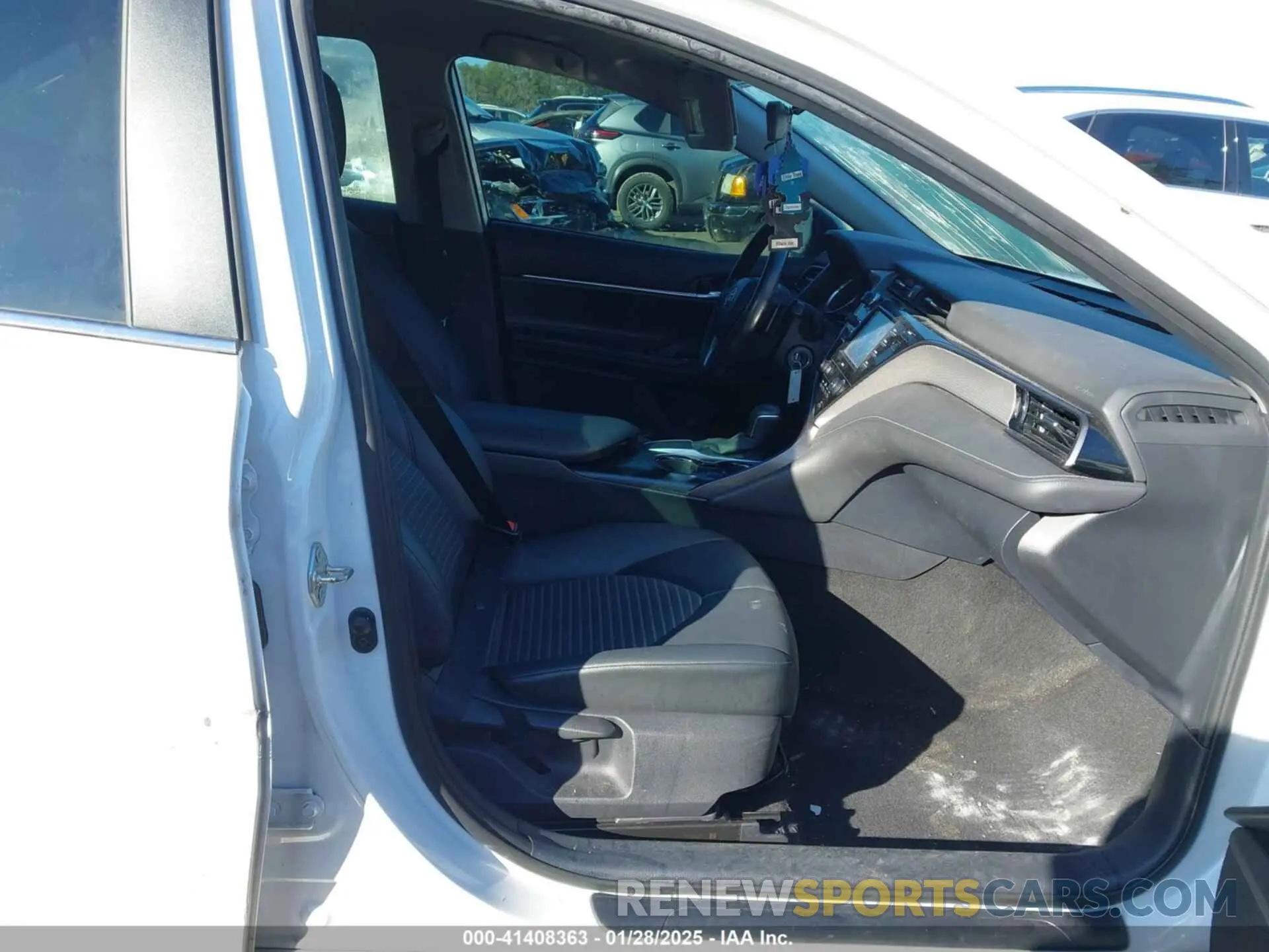 5 Photograph of a damaged car 4T1G11AK6LU504482 TOYOTA CAMRY 2020