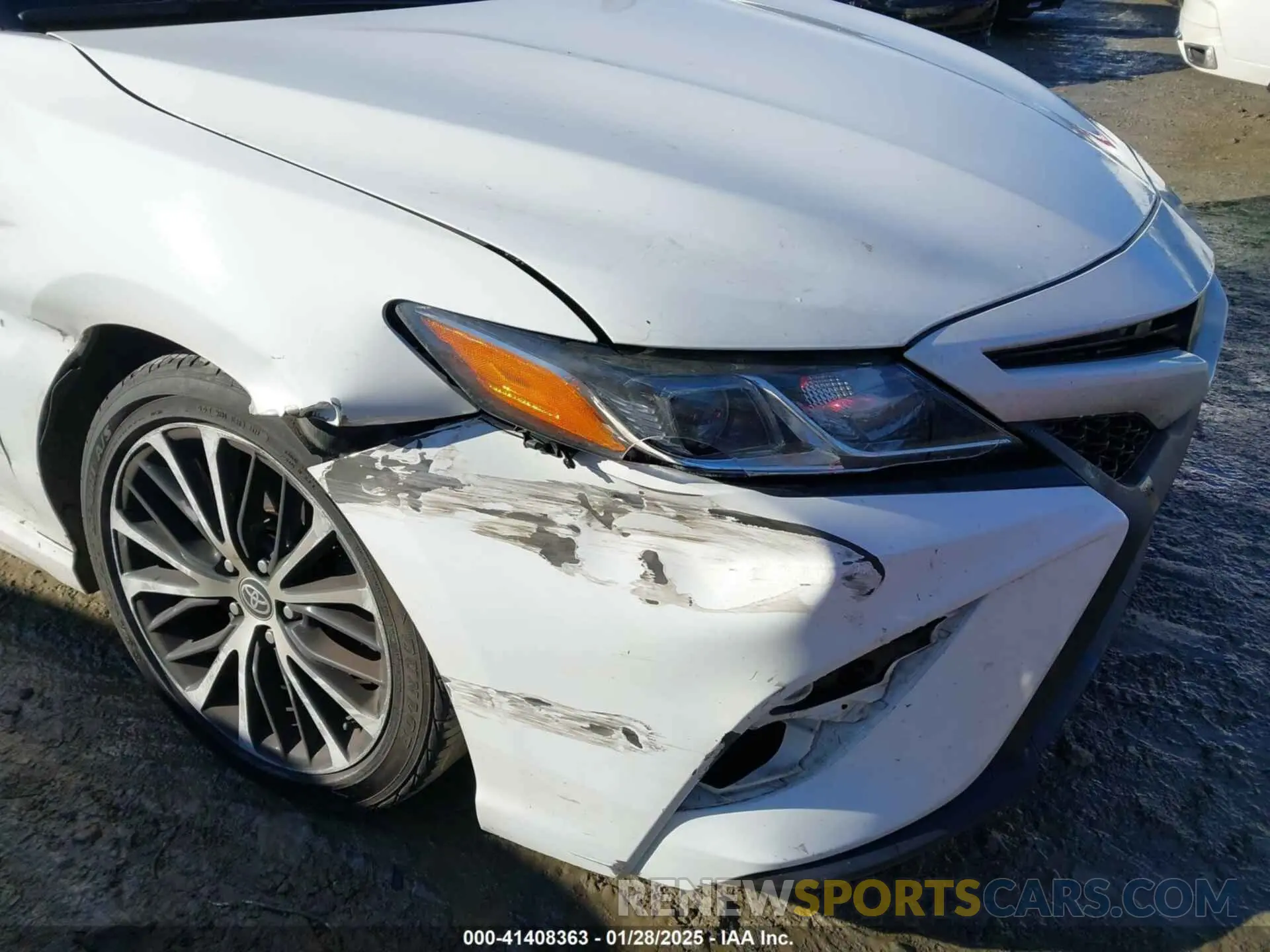 6 Photograph of a damaged car 4T1G11AK6LU504482 TOYOTA CAMRY 2020