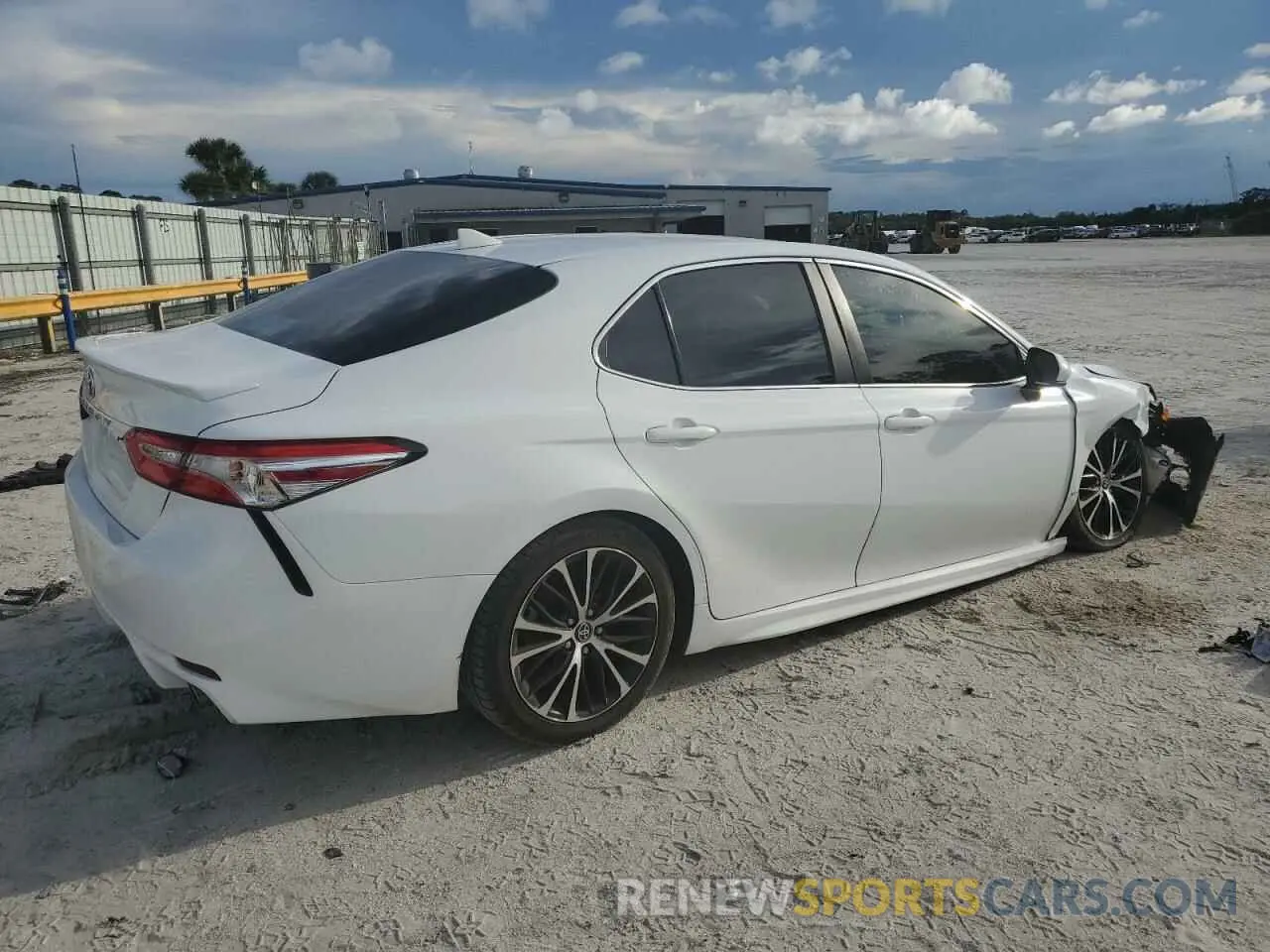 3 Фотография поврежденного автомобиля 4T1G11AK6LU509245 TOYOTA CAMRY 2020