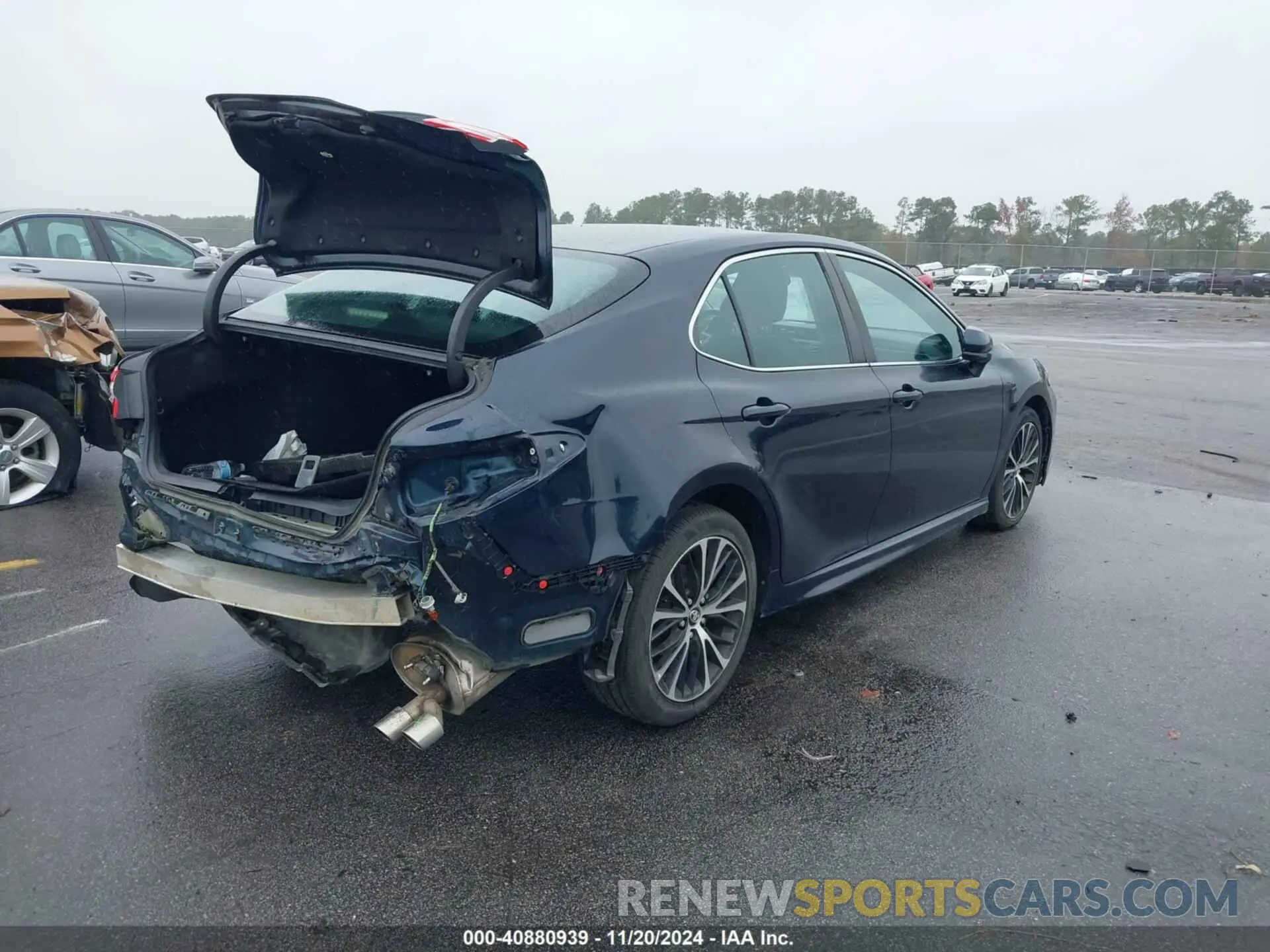 4 Photograph of a damaged car 4T1G11AK6LU911525 TOYOTA CAMRY 2020