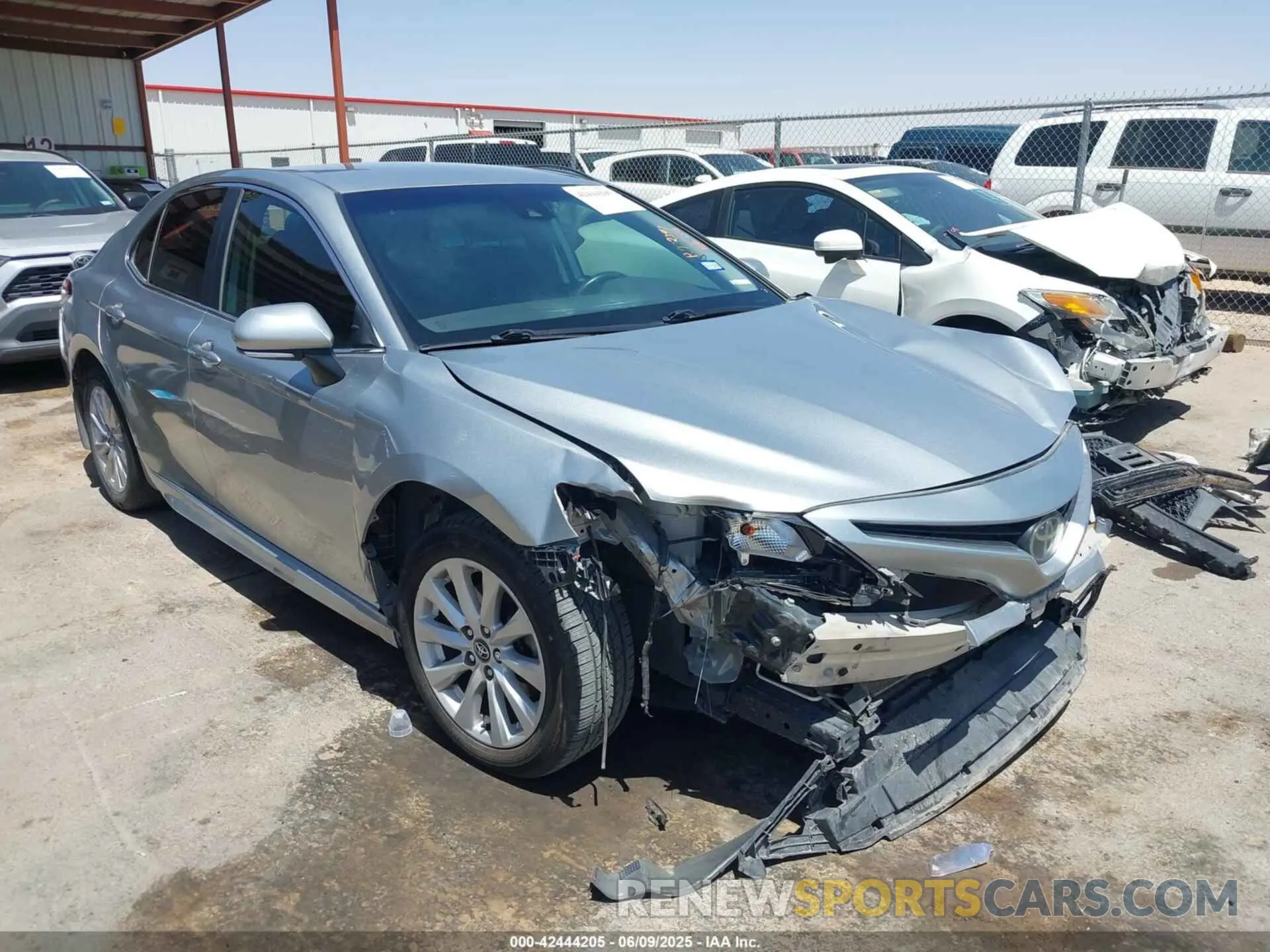 14 Photograph of a damaged car 4T1G11AK6LU929992 TOYOTA CAMRY 2020