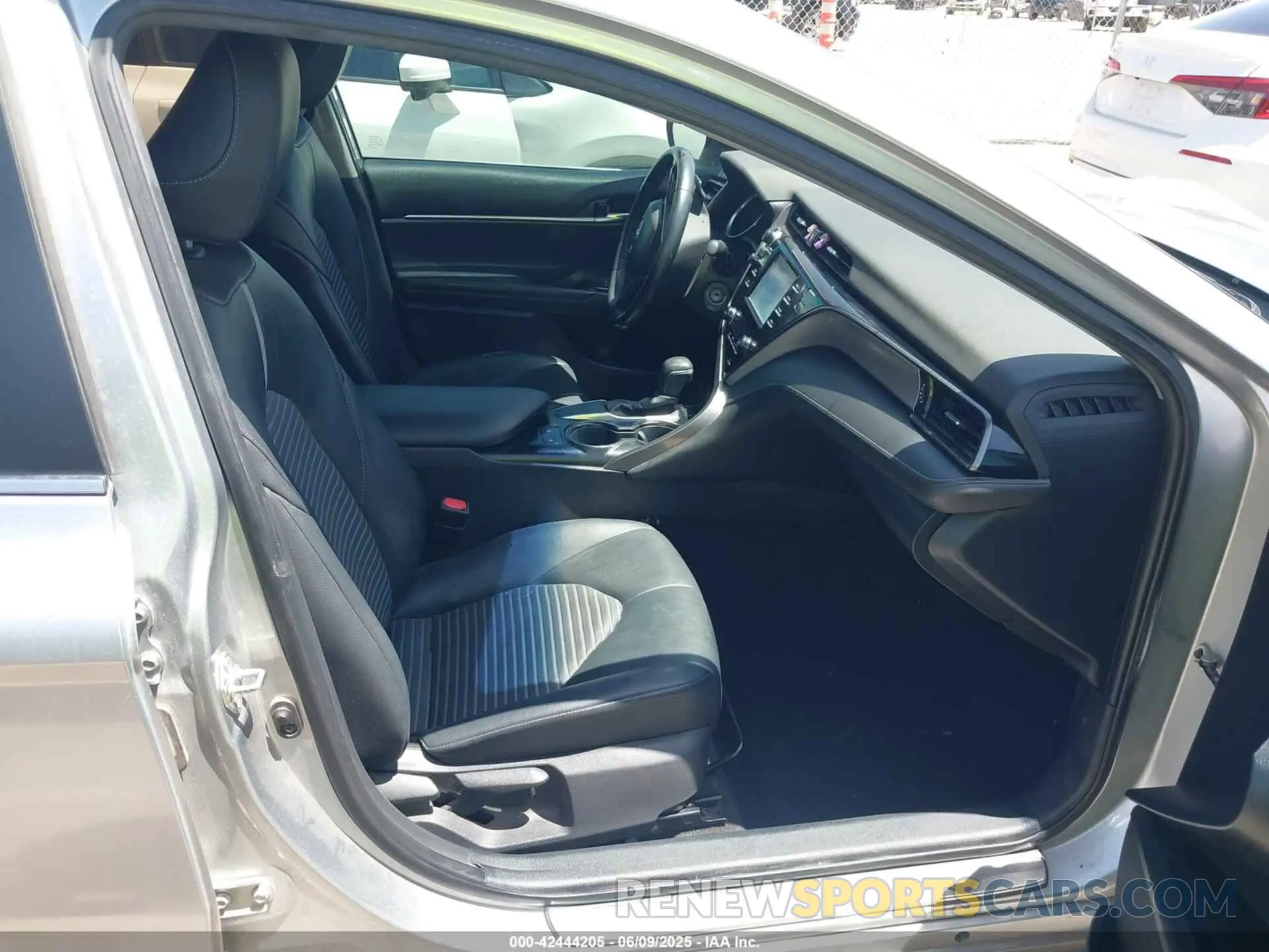 5 Photograph of a damaged car 4T1G11AK6LU929992 TOYOTA CAMRY 2020