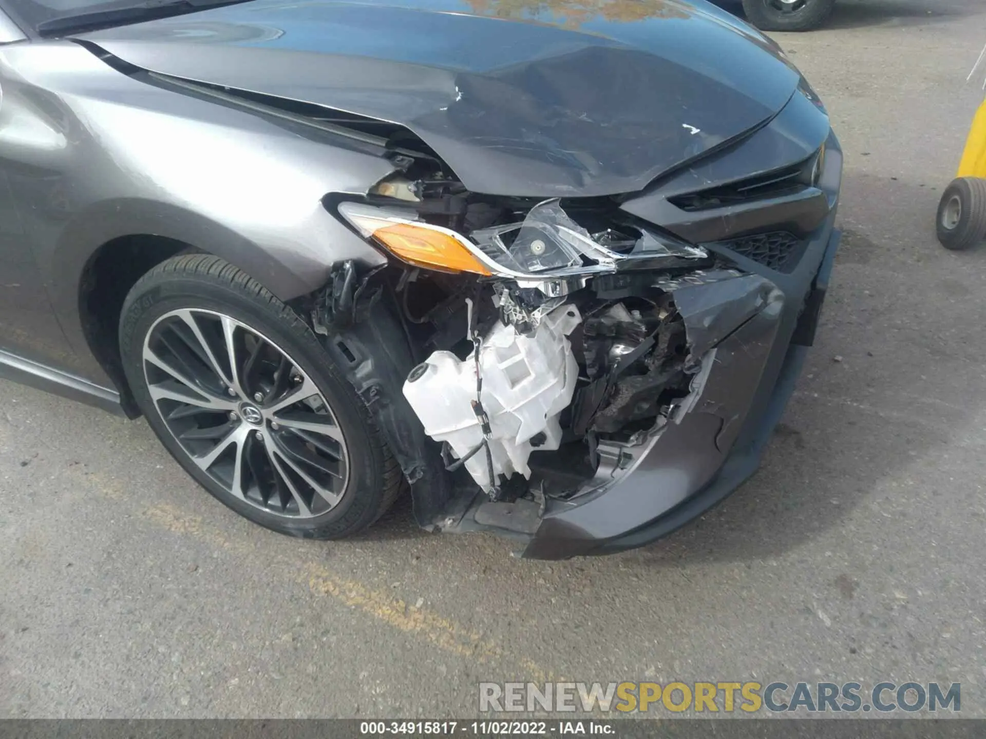 6 Photograph of a damaged car 4T1G11AK6LU940801 TOYOTA CAMRY 2020