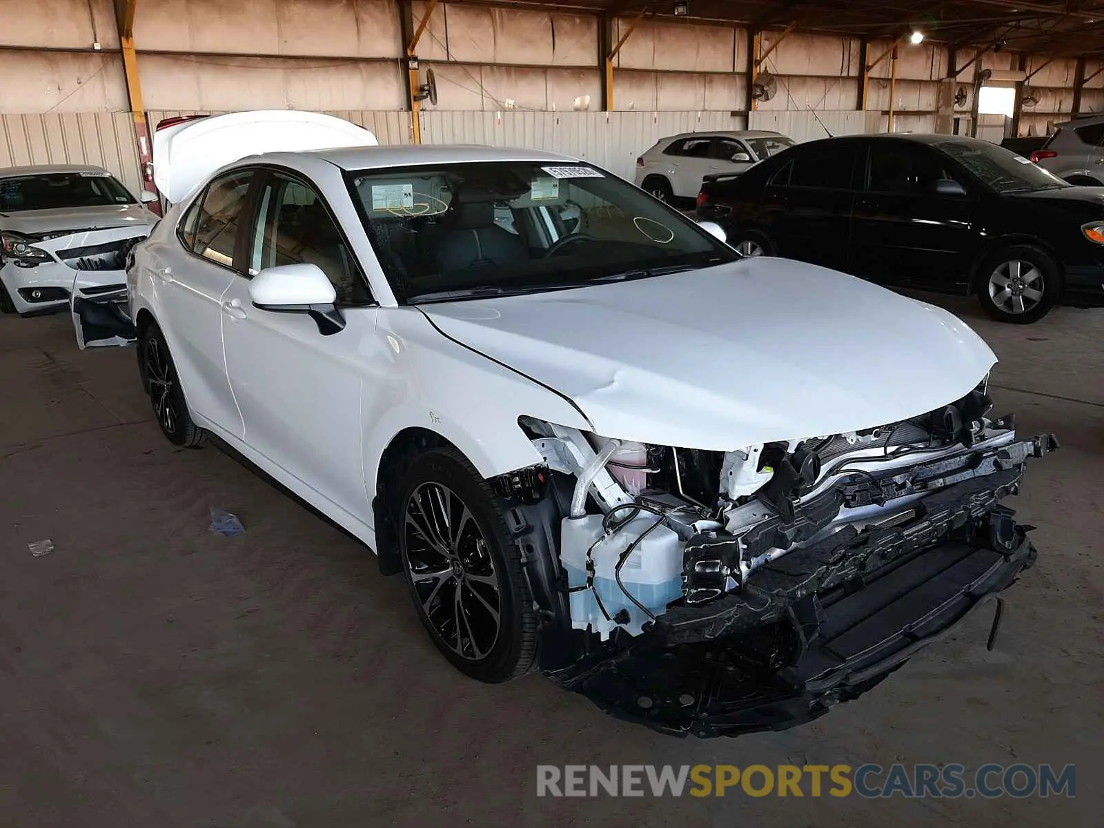 1 Photograph of a damaged car 4T1G11AK6LU949160 TOYOTA CAMRY 2020