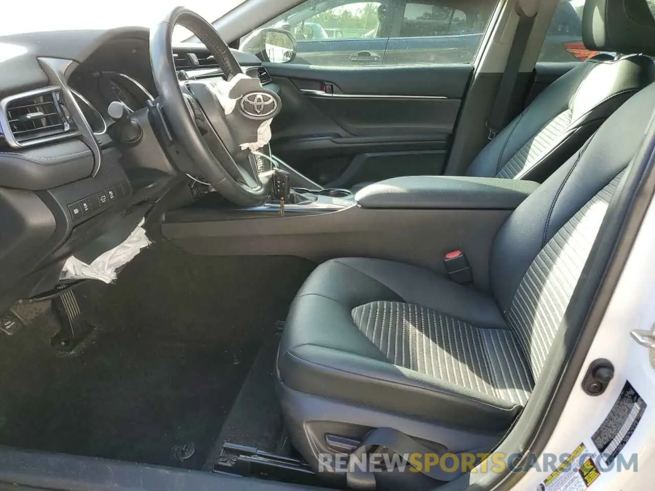 7 Photograph of a damaged car 4T1G11AK6LU963060 TOYOTA CAMRY 2020