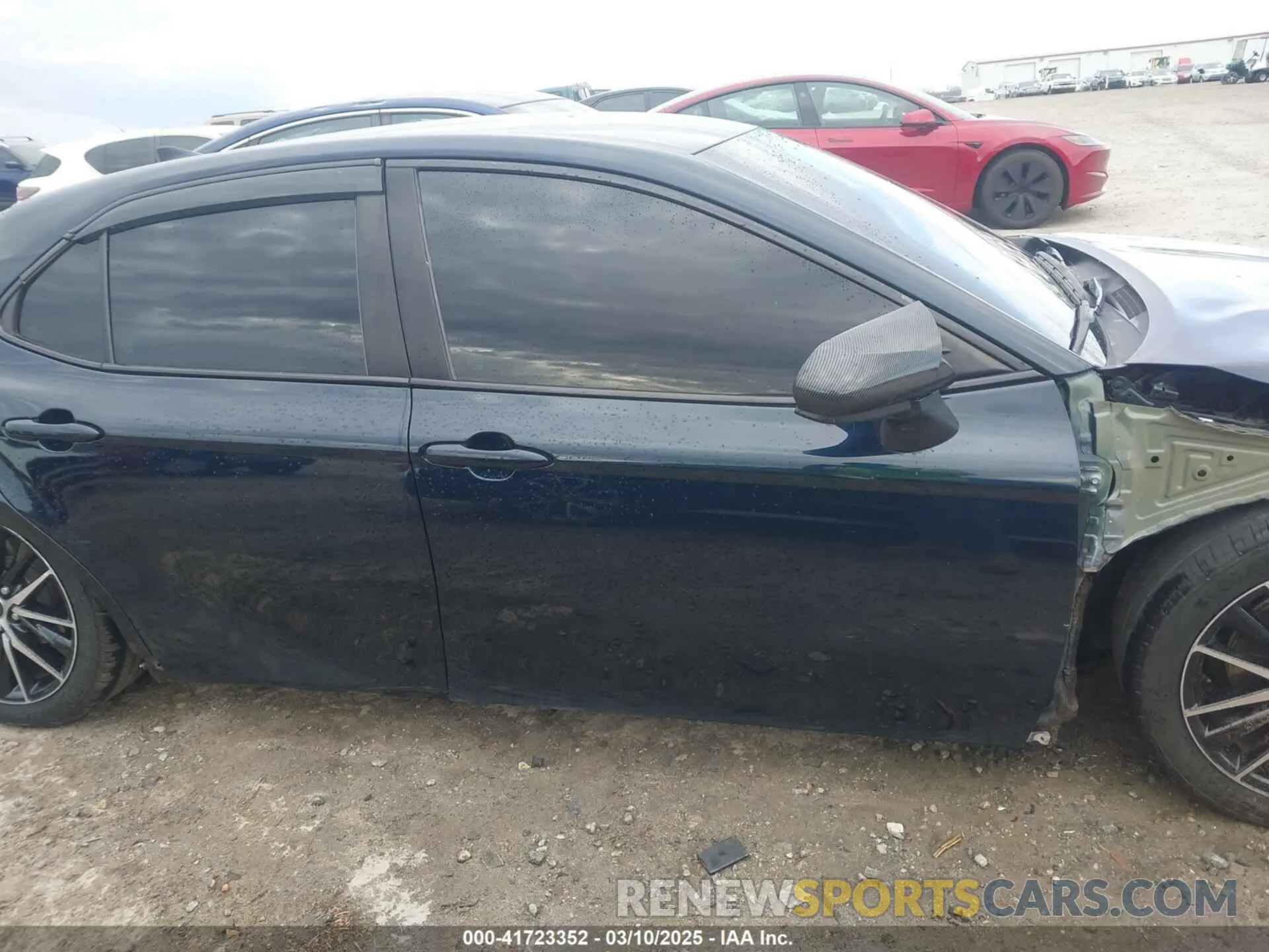 14 Photograph of a damaged car 4T1G11AK6LU969747 TOYOTA CAMRY 2020