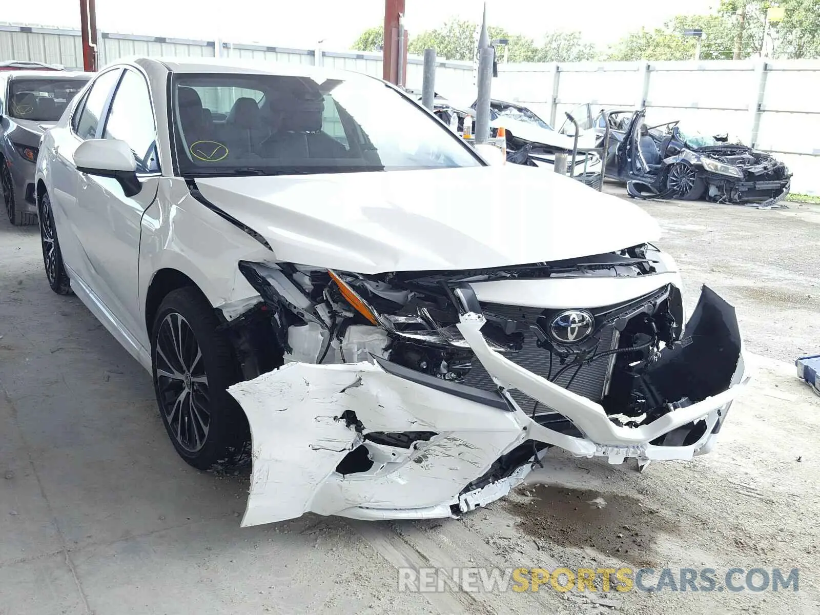 1 Photograph of a damaged car 4T1G11AK6LU983230 TOYOTA CAMRY 2020