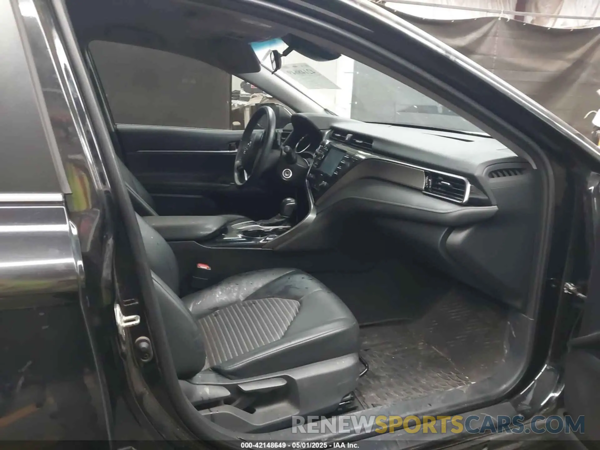 5 Photograph of a damaged car 4T1G11AK7LU302329 TOYOTA CAMRY 2020