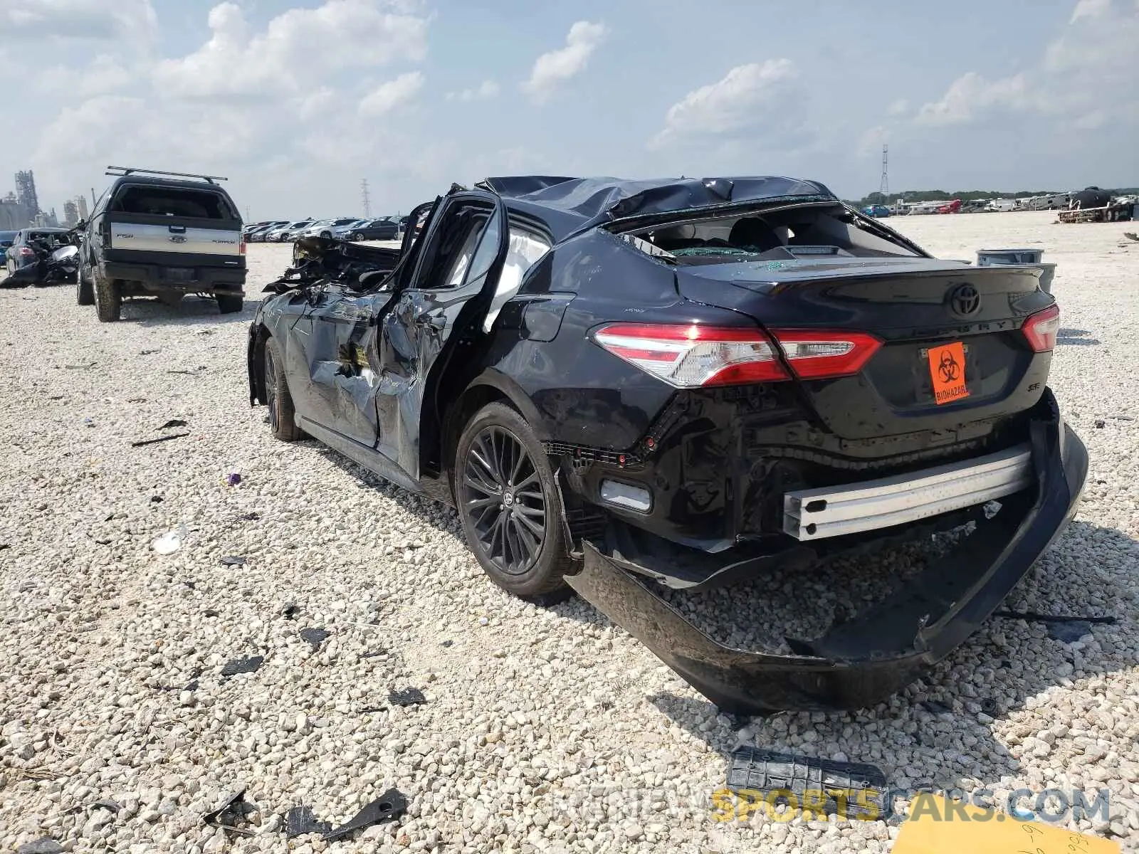 3 Фотография поврежденного автомобиля 4T1G11AK7LU310981 TOYOTA CAMRY 2020