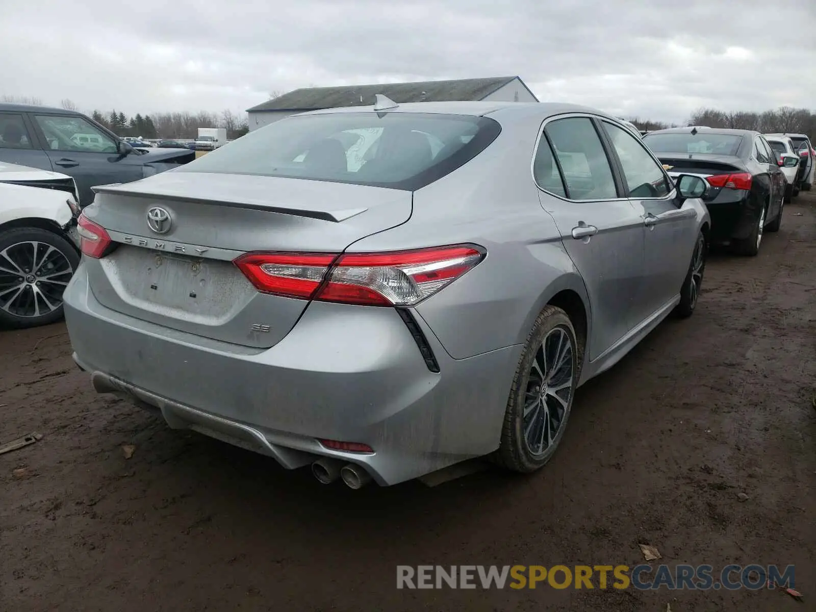 4 Photograph of a damaged car 4T1G11AK7LU342040 TOYOTA CAMRY 2020
