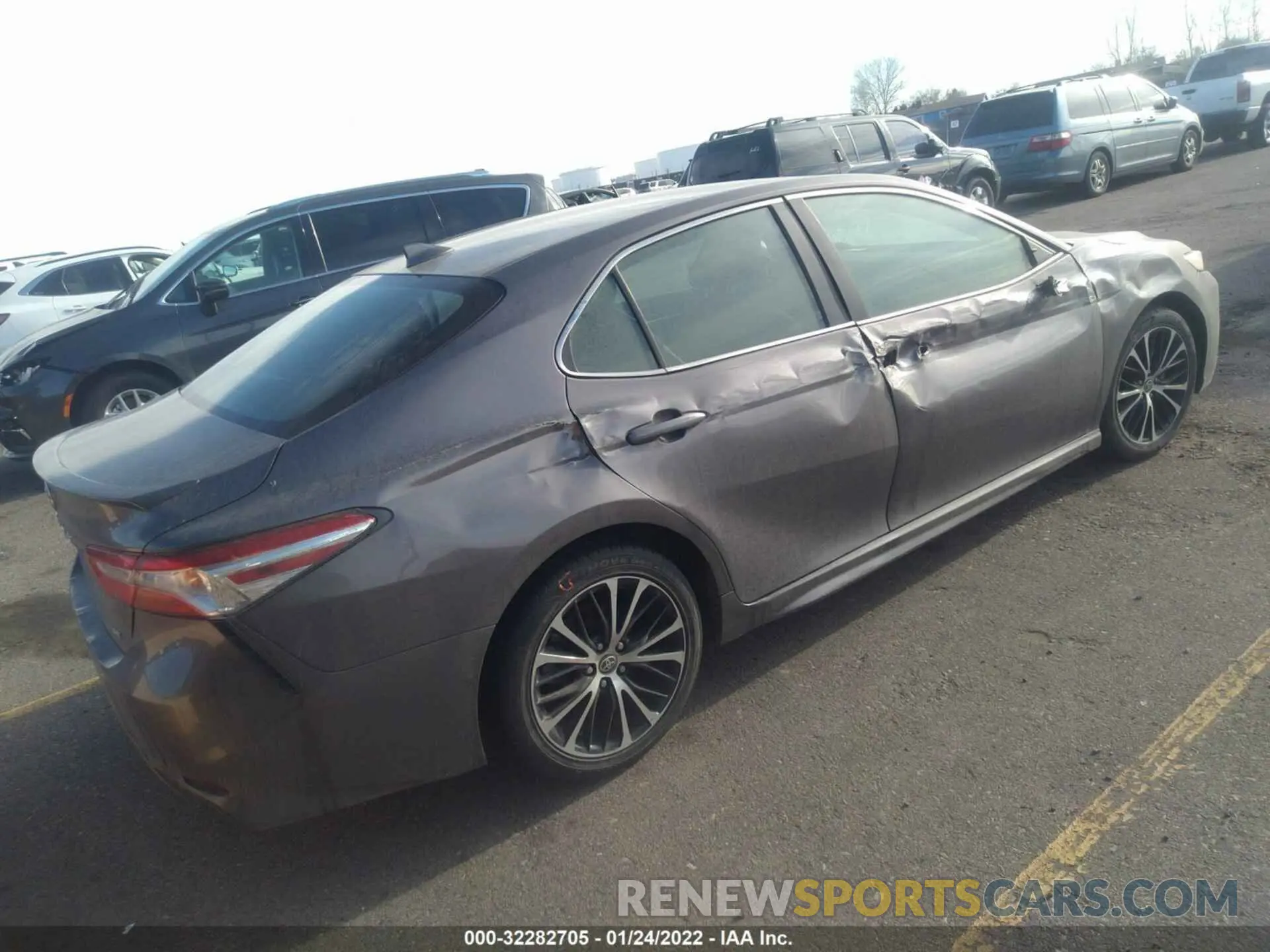 4 Фотография поврежденного автомобиля 4T1G11AK7LU362868 TOYOTA CAMRY 2020